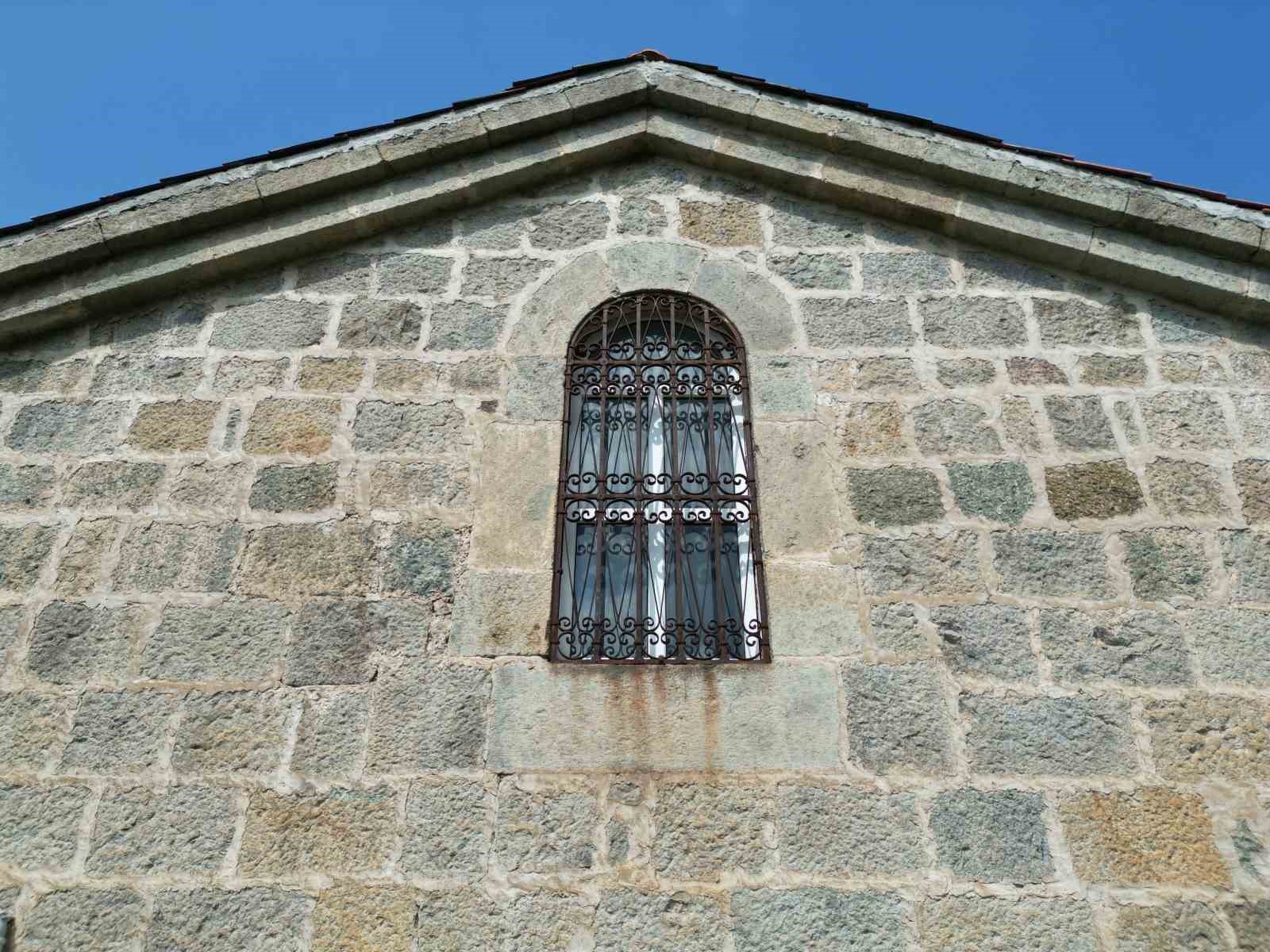 Yaklaşık bir asırdır cami olarak hizmet veriyor
