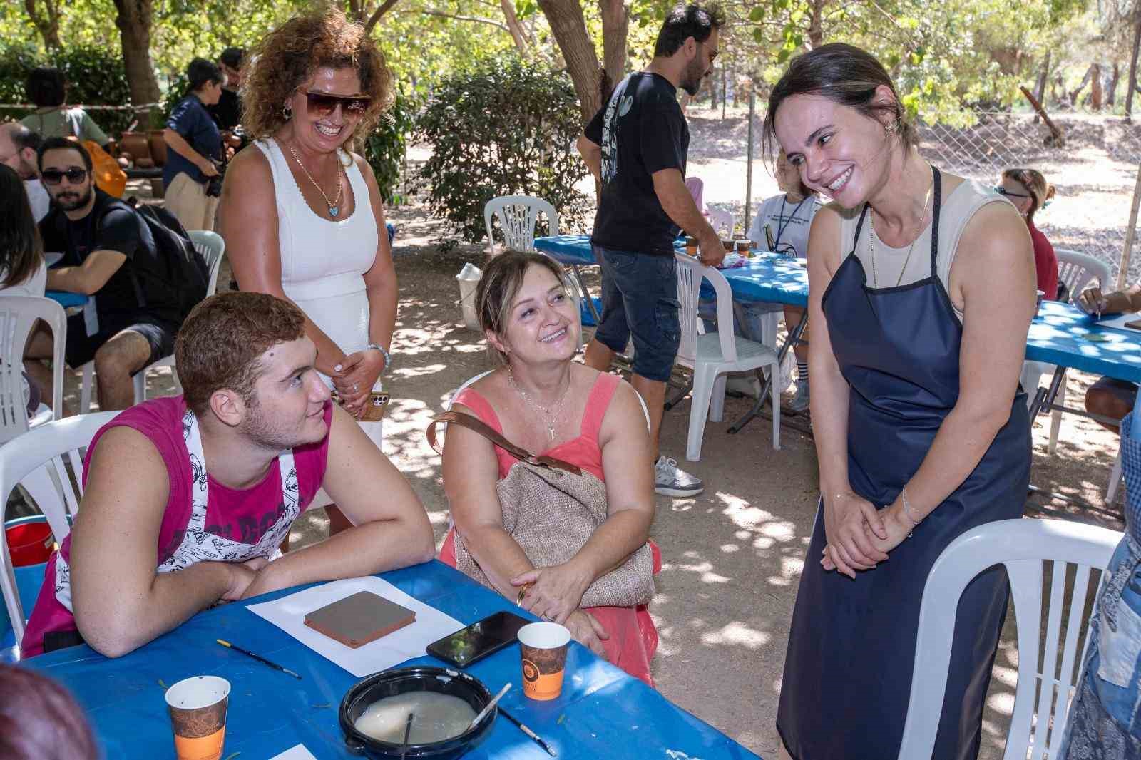 Çamura ’iyilikle’ şekil verdiler
