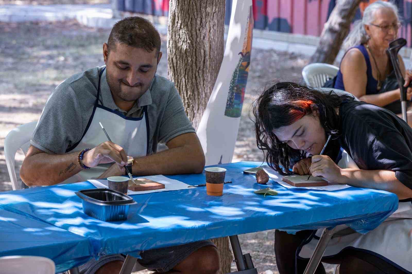 Çamura ’iyilikle’ şekil verdiler
