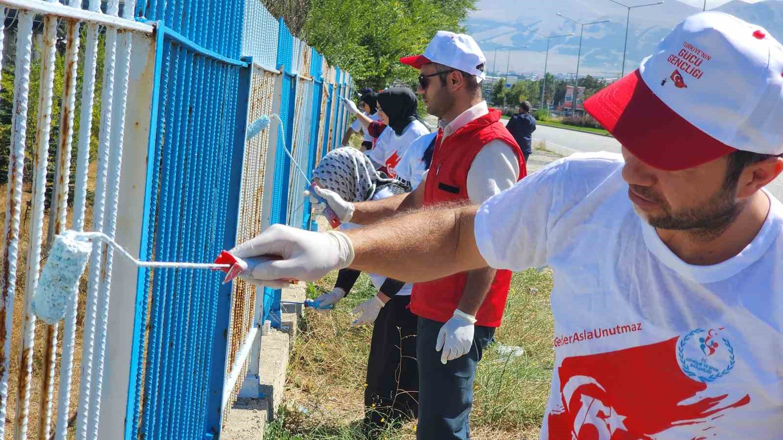 Gönüllüler Kazım Karabekir Stadyumu’nun çehresini değiştirdi
