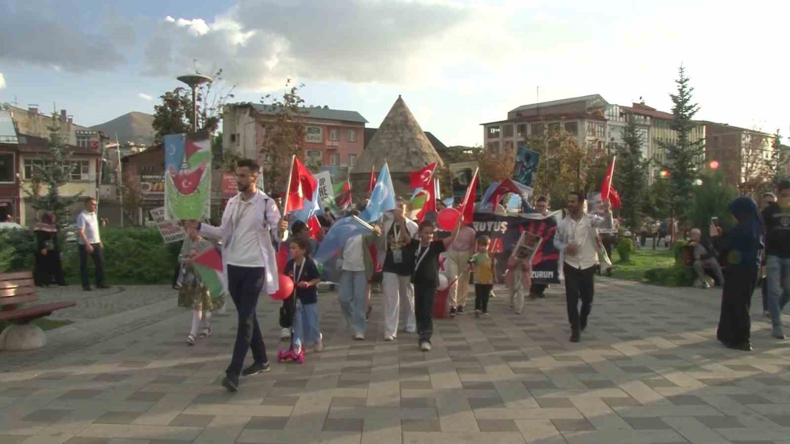 Sağlık çalışanları Erzurum’da İsrail’i protesto etti
