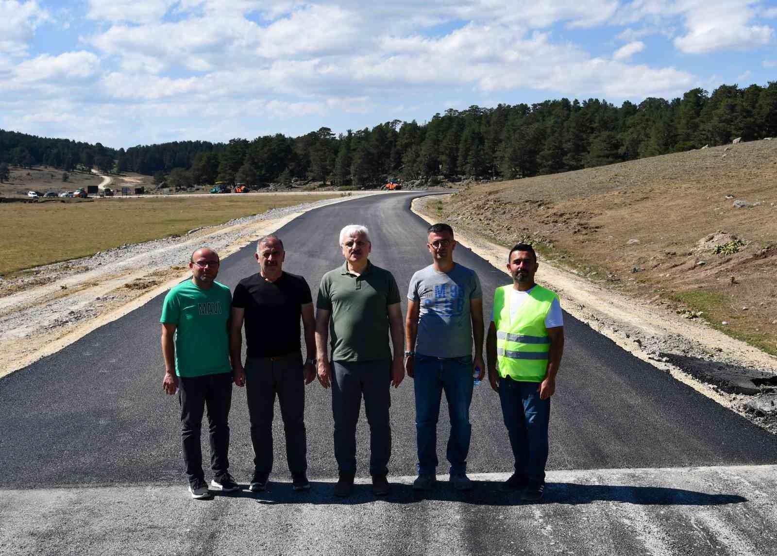 Özel İdare, kendi ürettiği asfaltla yol yapmaya başladı
