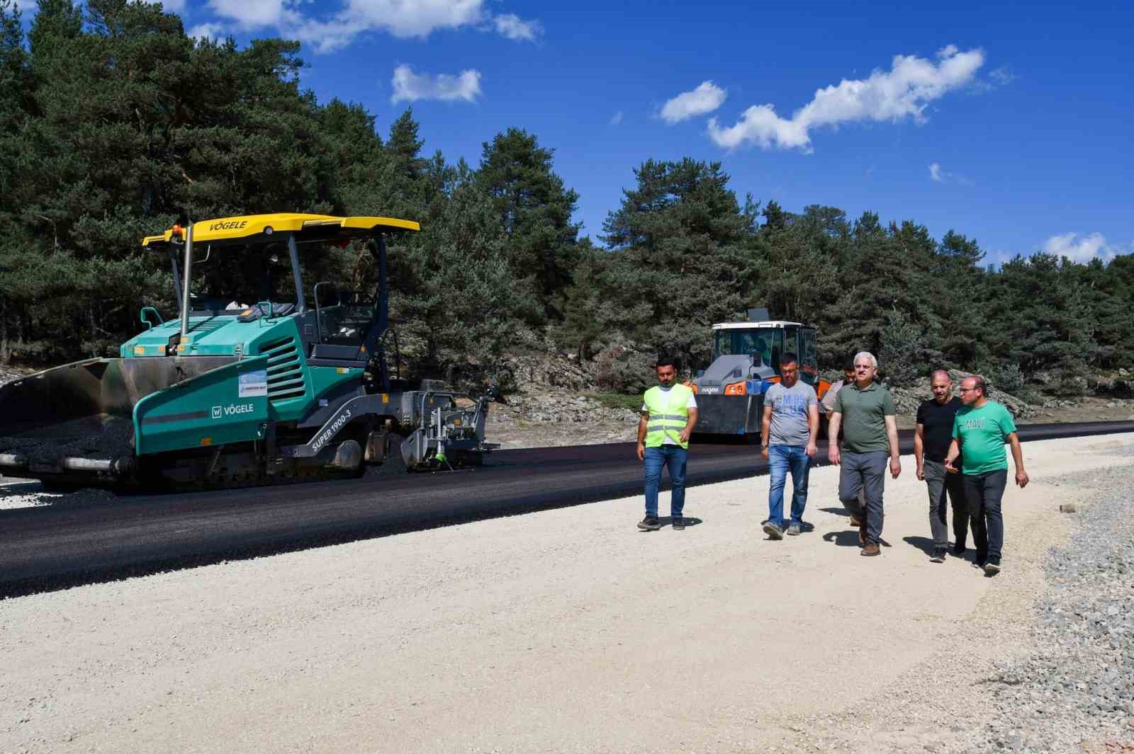 Özel İdare, kendi ürettiği asfaltla yol yapmaya başladı
