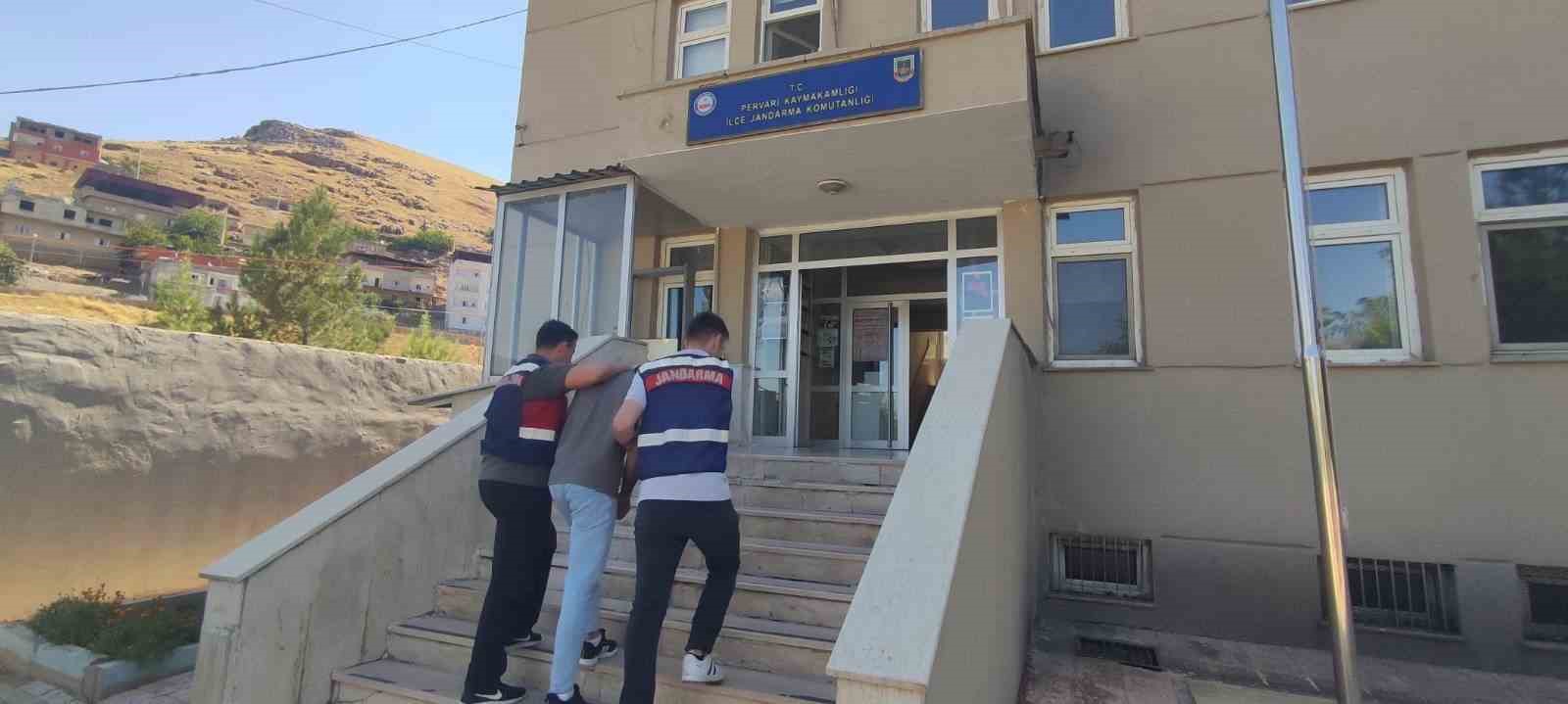 Siirt’te silahla yağma suçundan aranan şahıs tutuklandı
