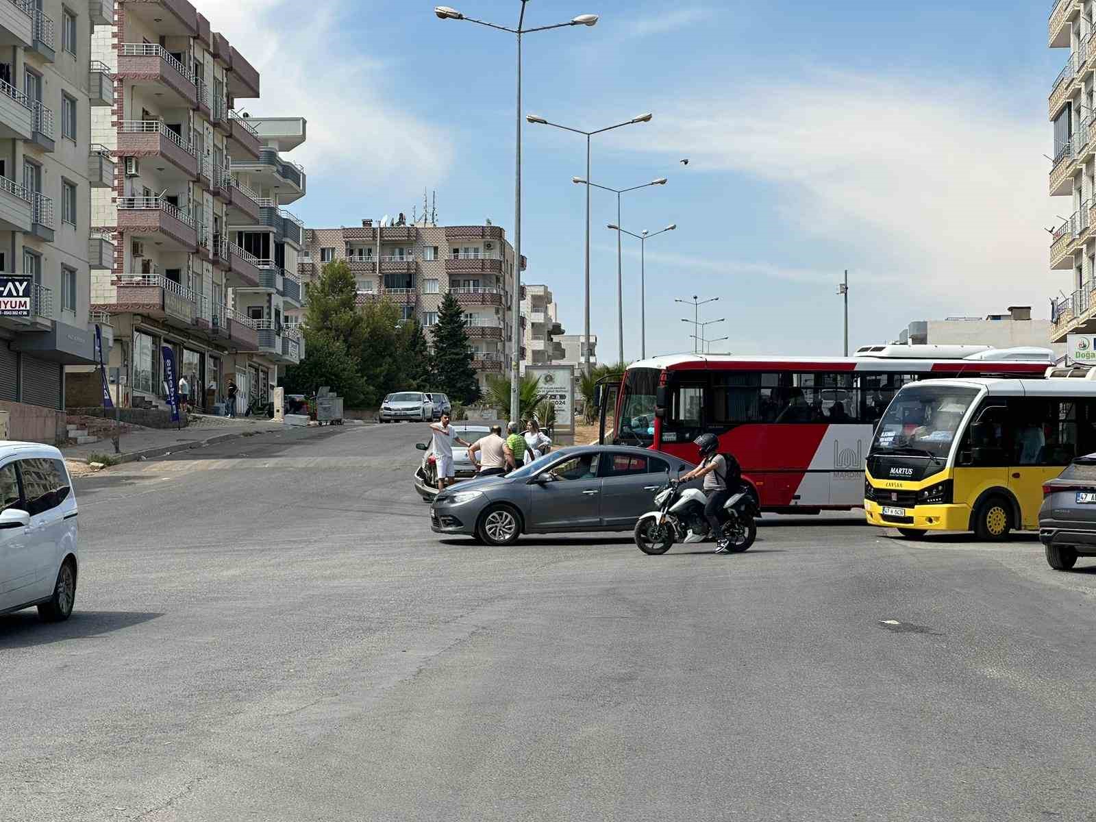 Mardin’de halk otobüsü ile otomobil çarpıştı
