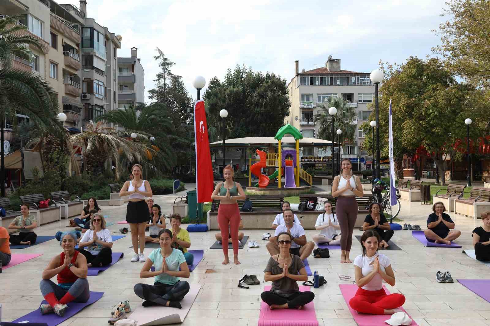 Mudanya’da pazar sabahı yoga ile başladı
