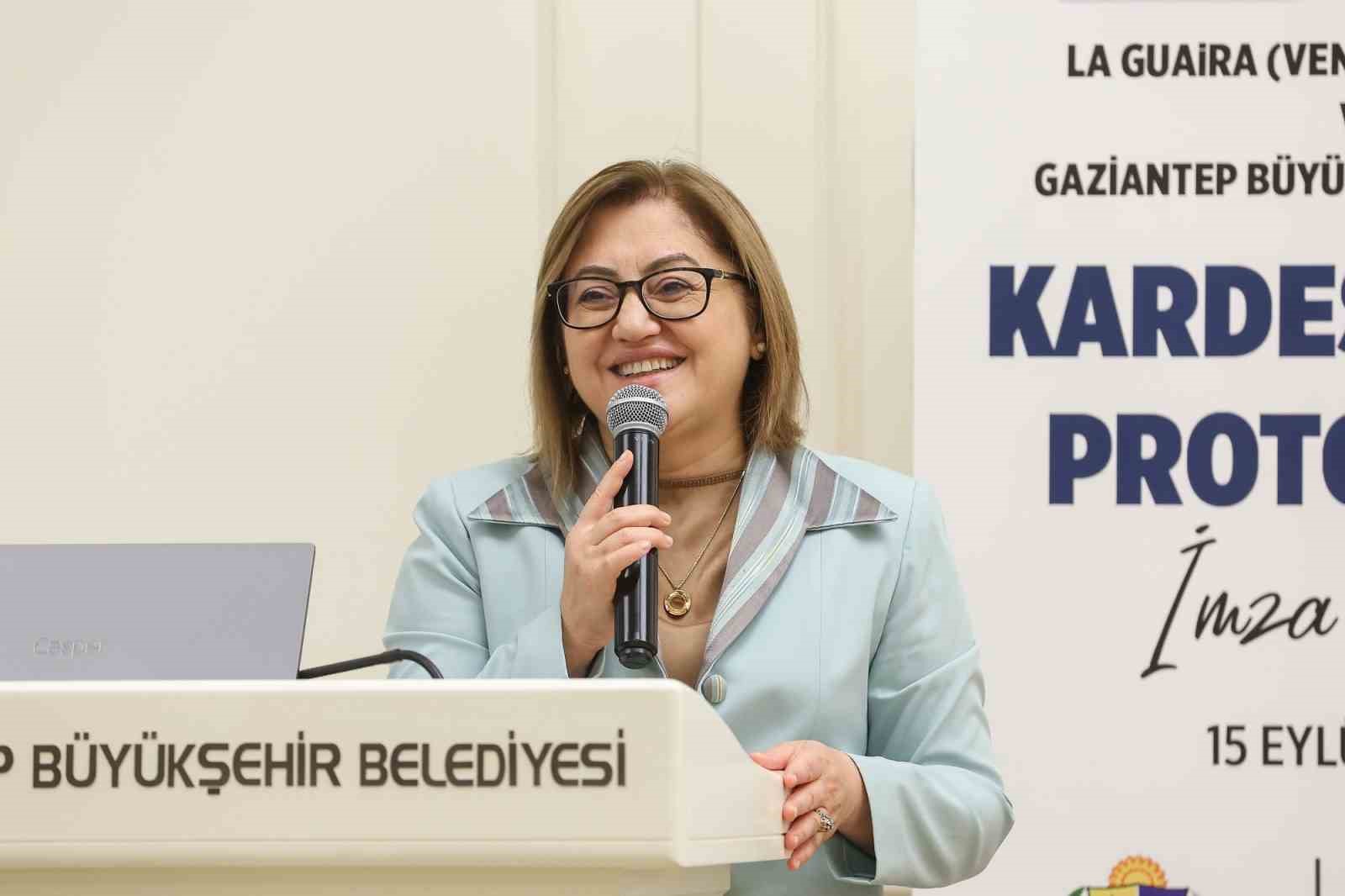 Şahin, kardeş şehir belediye başkanlarıyla bir araya geldi
