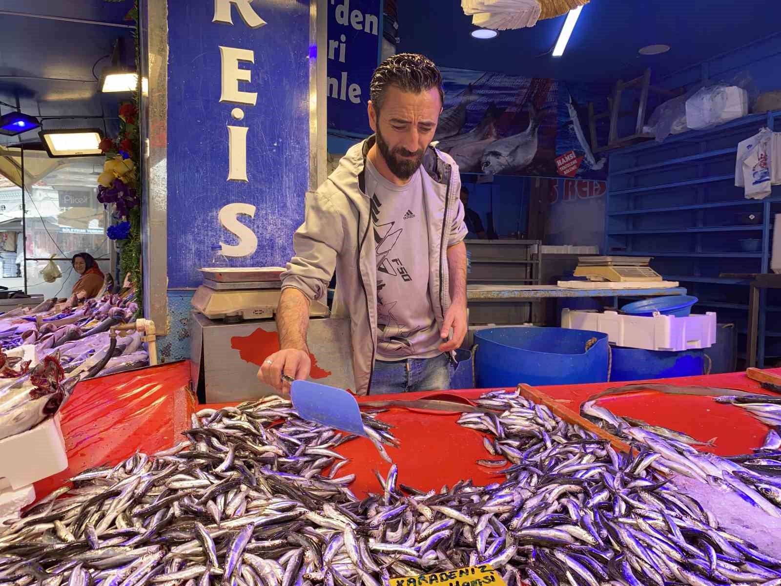 Tanesi 100 liradan satılan palamuda vatandaşın ilgisi yoğun
