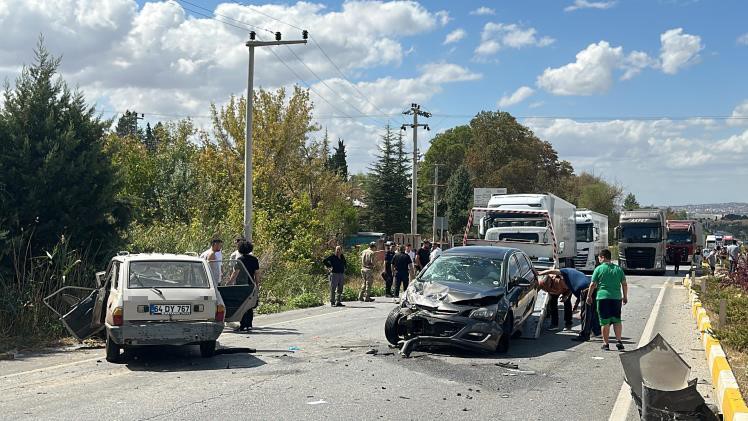 Uşak’ta otomobiller çarpıştı: 1 ölü, 4 yaralı
