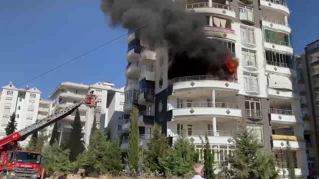 Adıyaman’da korkutan yangın: 4 kişi dumandan zehirlendi
