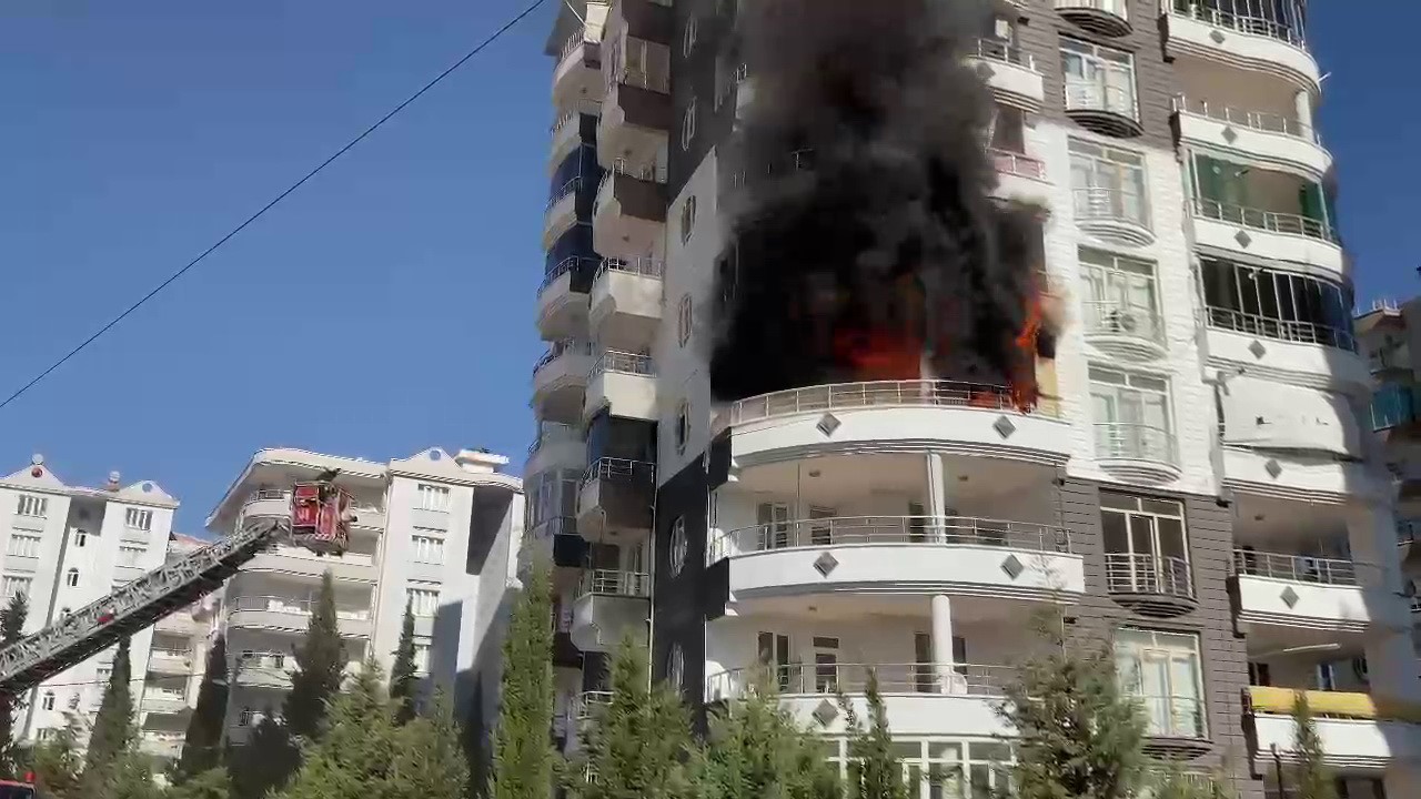 Adıyaman’da korkutan yangın: 4 kişi dumandan zehirlendi
