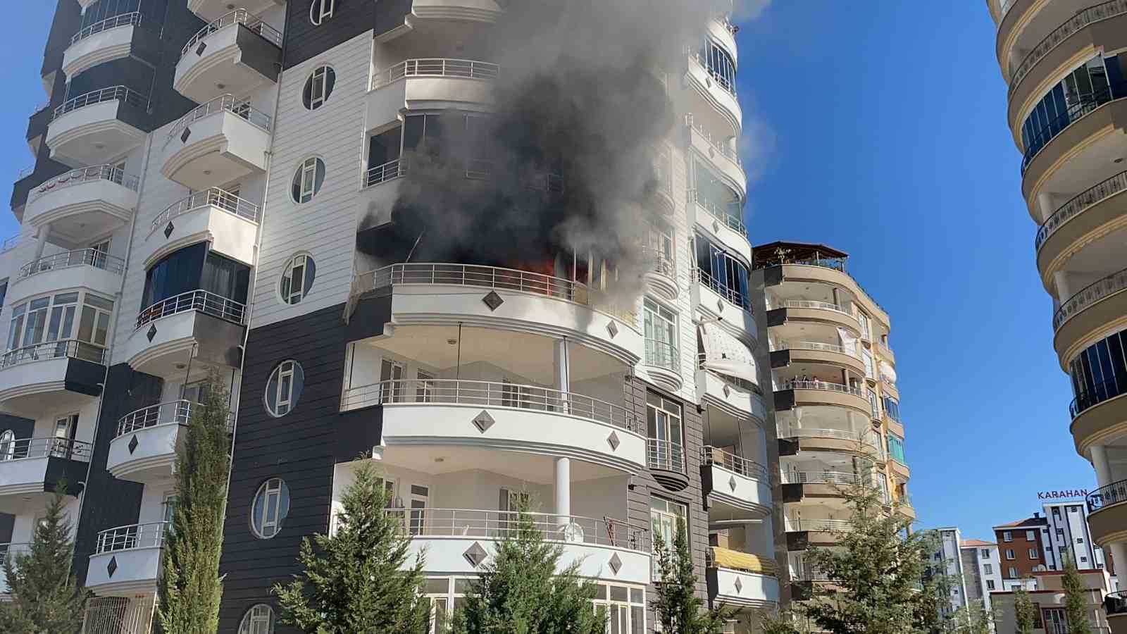 Adıyaman’da korkutan yangın: 4 kişi dumandan zehirlendi
