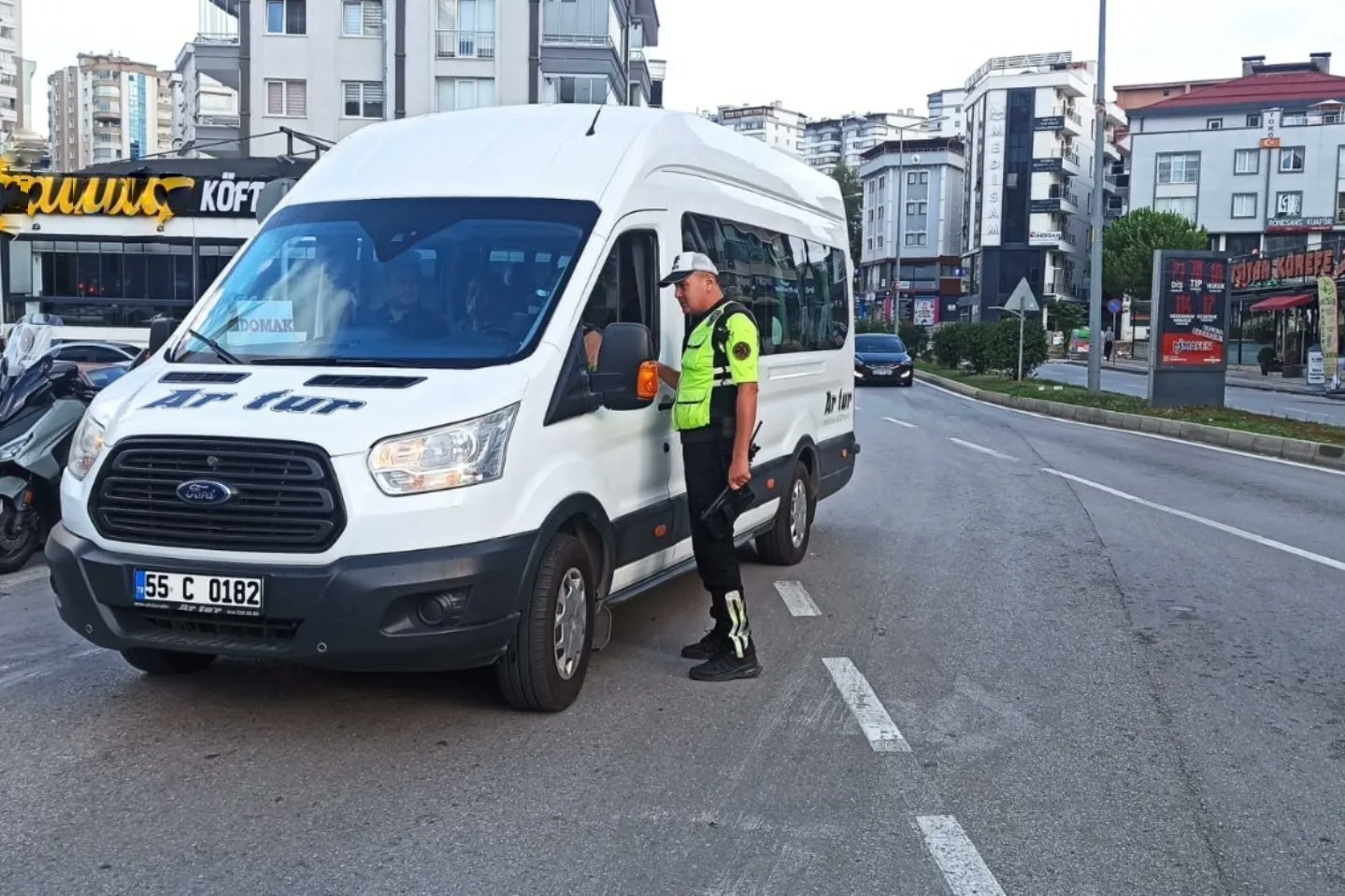 Samsun polisi, öğrencilerin güvenliği için denetimlerini arttırdı
