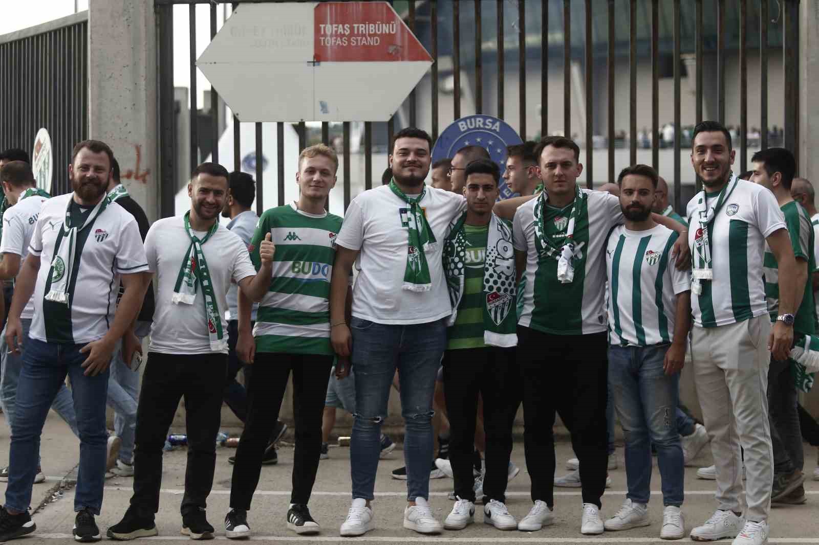 TFF 3. Lig’deki Bursaspor - Tokat Belediye Plevne Spor maçını 41 bin taraftar takip etti
