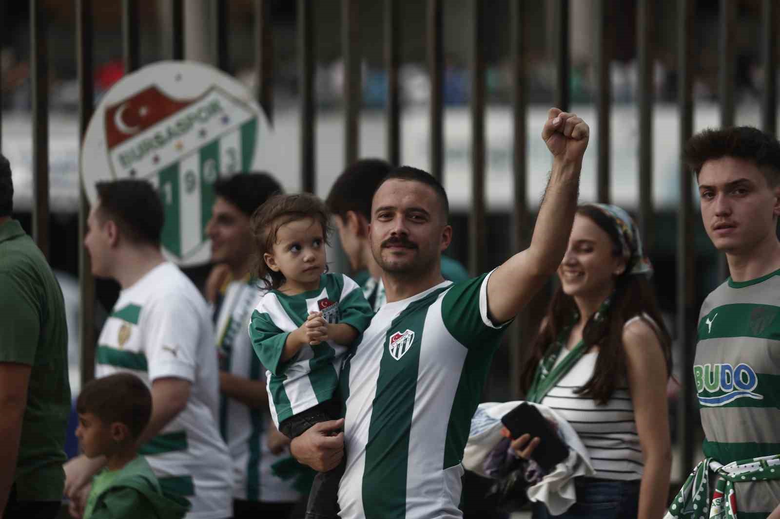 TFF 3. Lig’deki Bursaspor - Tokat Belediye Plevne Spor maçını 41 bin taraftar takip etti
