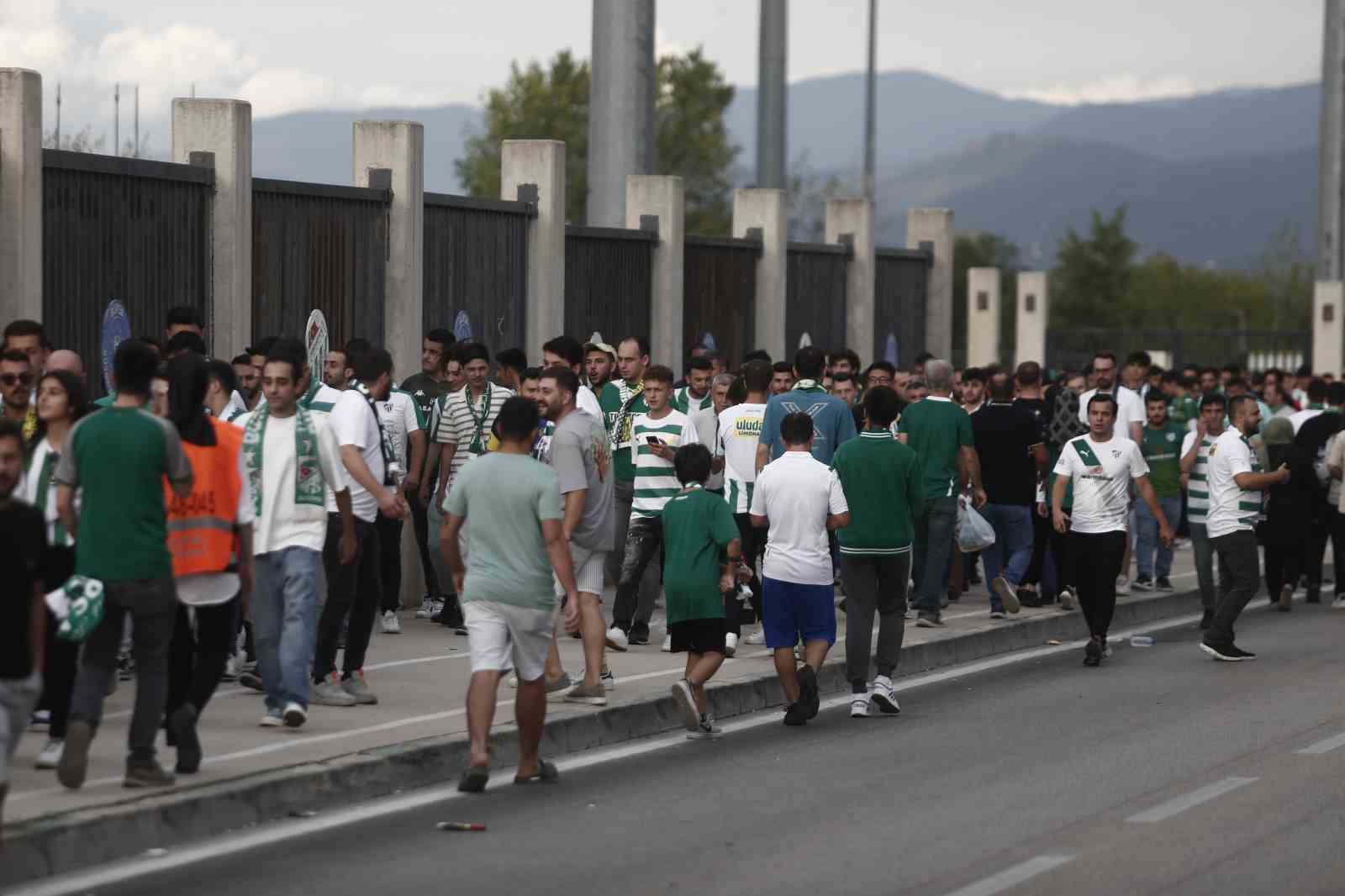 TFF 3. Lig’deki Bursaspor - Tokat Belediye Plevne Spor maçını 41 bin taraftar takip etti
