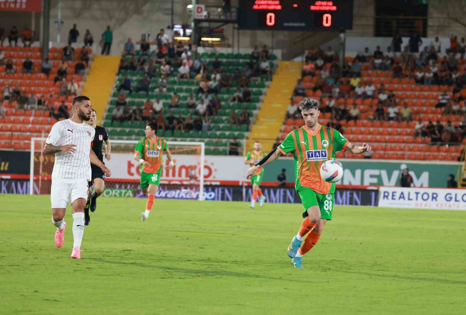 Trendyol Süper Lig: Corendon Alanyaspor: 0 - A. Hatayspor: 0 (İlk yarı)
