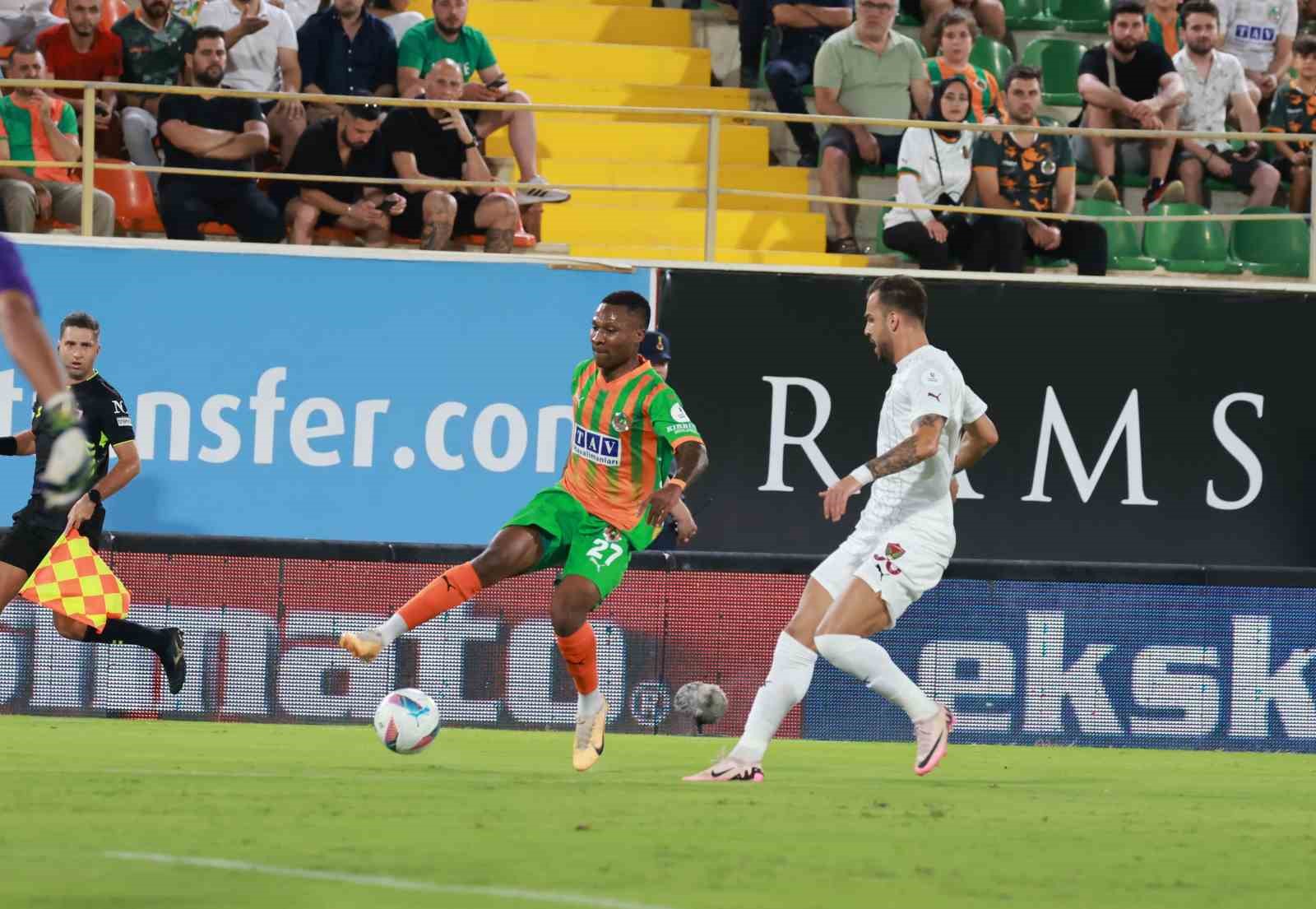 Trendyol Süper Lig: Corendon Alanyaspor: 0 - A. Hatayspor: 0 (İlk yarı)
