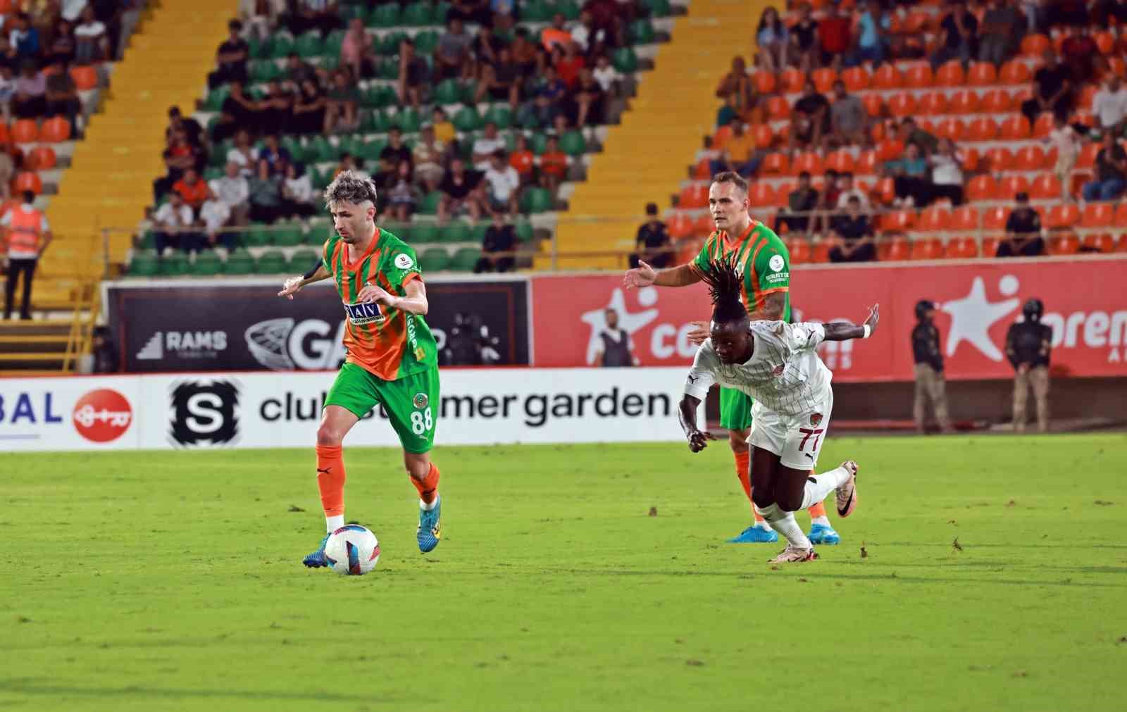 Trendyol Süper Lig: Corendon Alanyaspor: 0 - A. Hatayspor: 0 (İlk yarı)
