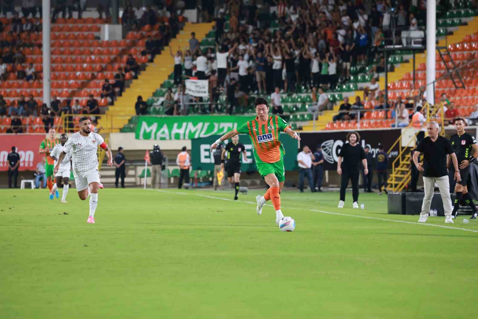 Trendyol Süper Lig: Corendon Alanyaspor: 0 - A. Hatayspor: 0 (İlk yarı)
