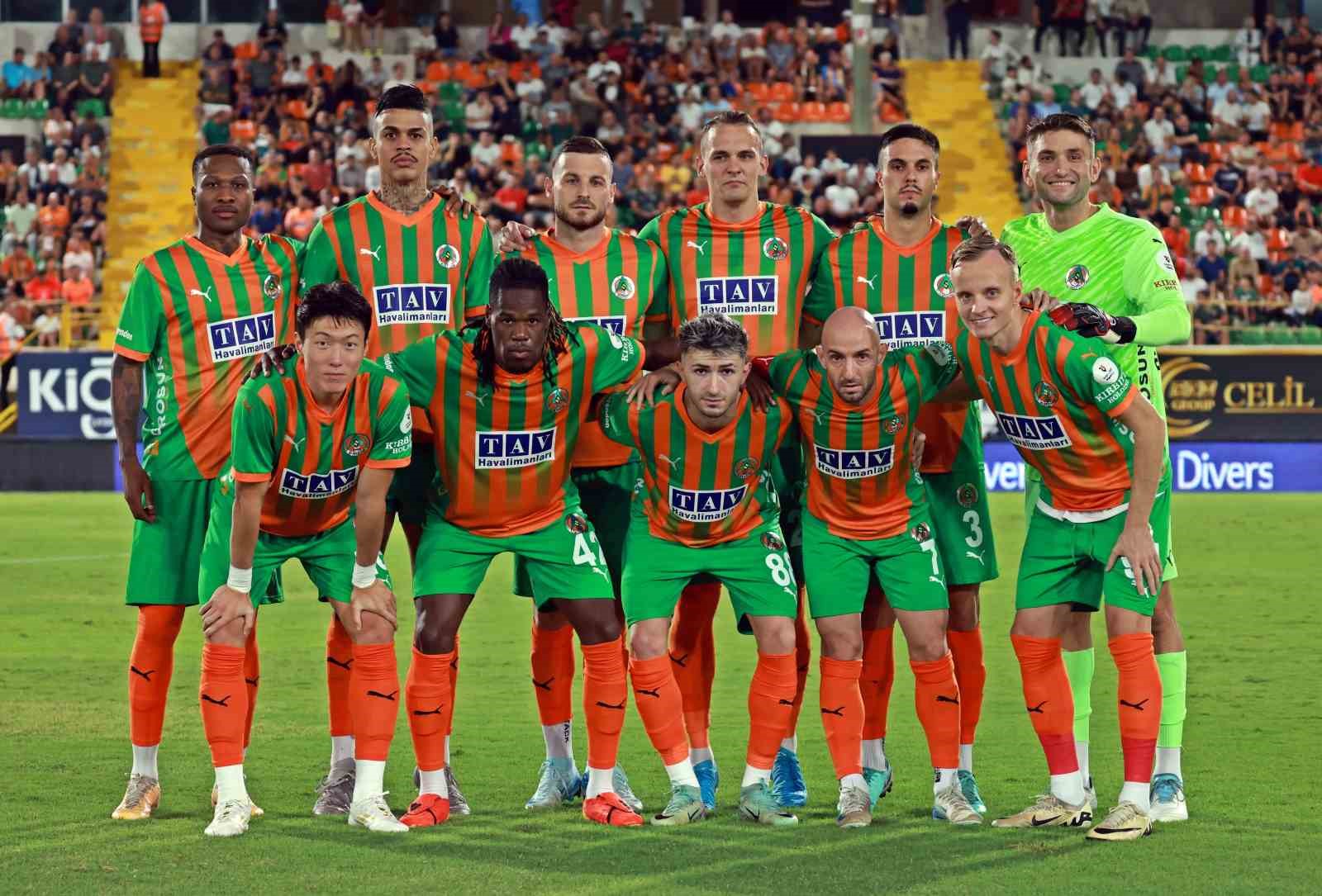 Trendyol Süper Lig: Corendon Alanyaspor: 0 - A. Hatayspor: 0 (İlk yarı)
