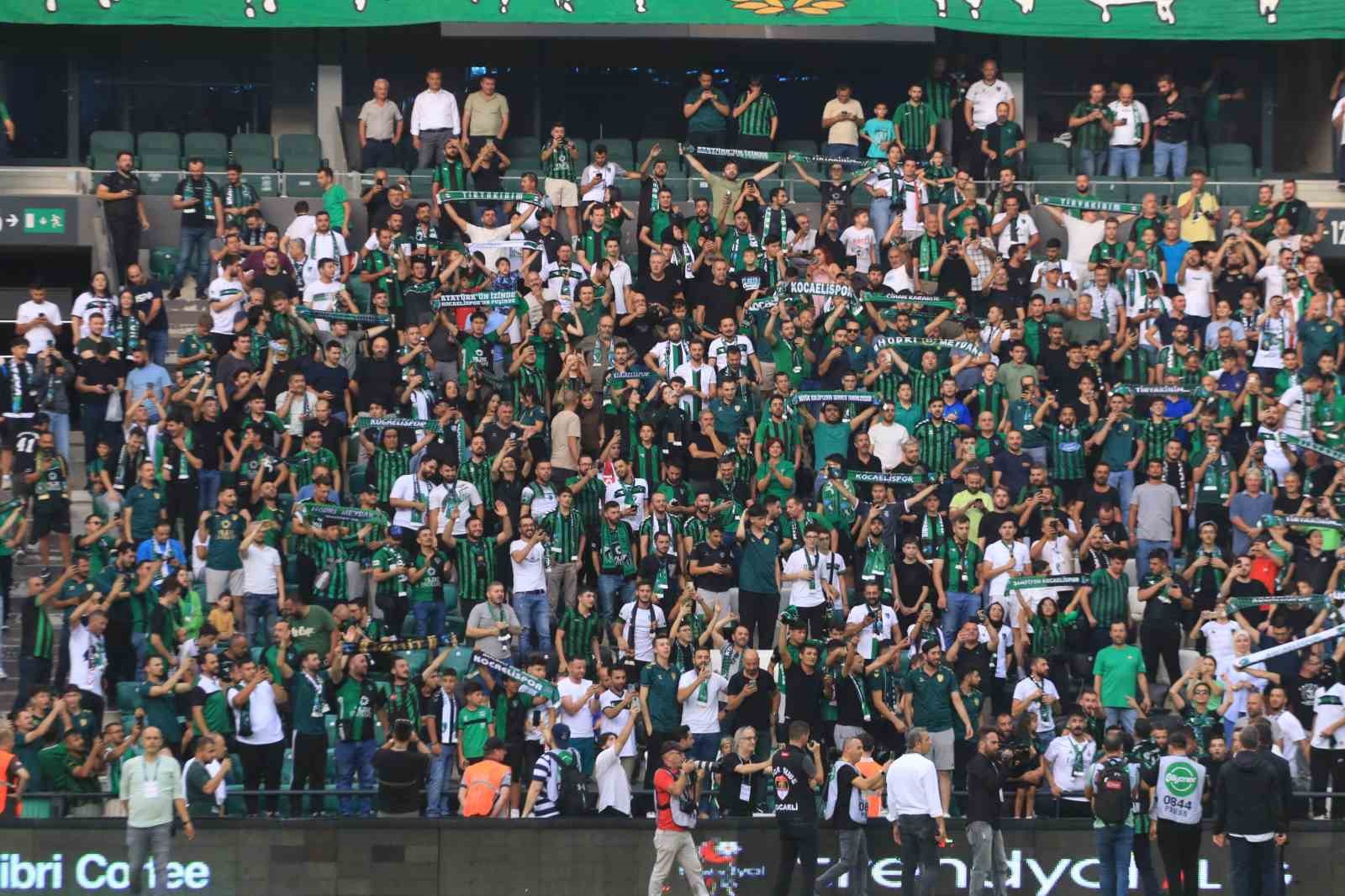 Şarkıcı Bayhan’dan Kocaelispor camiasına jest
