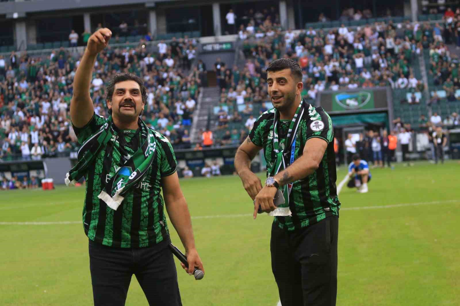 Şarkıcı Bayhan’dan Kocaelispor camiasına jest
