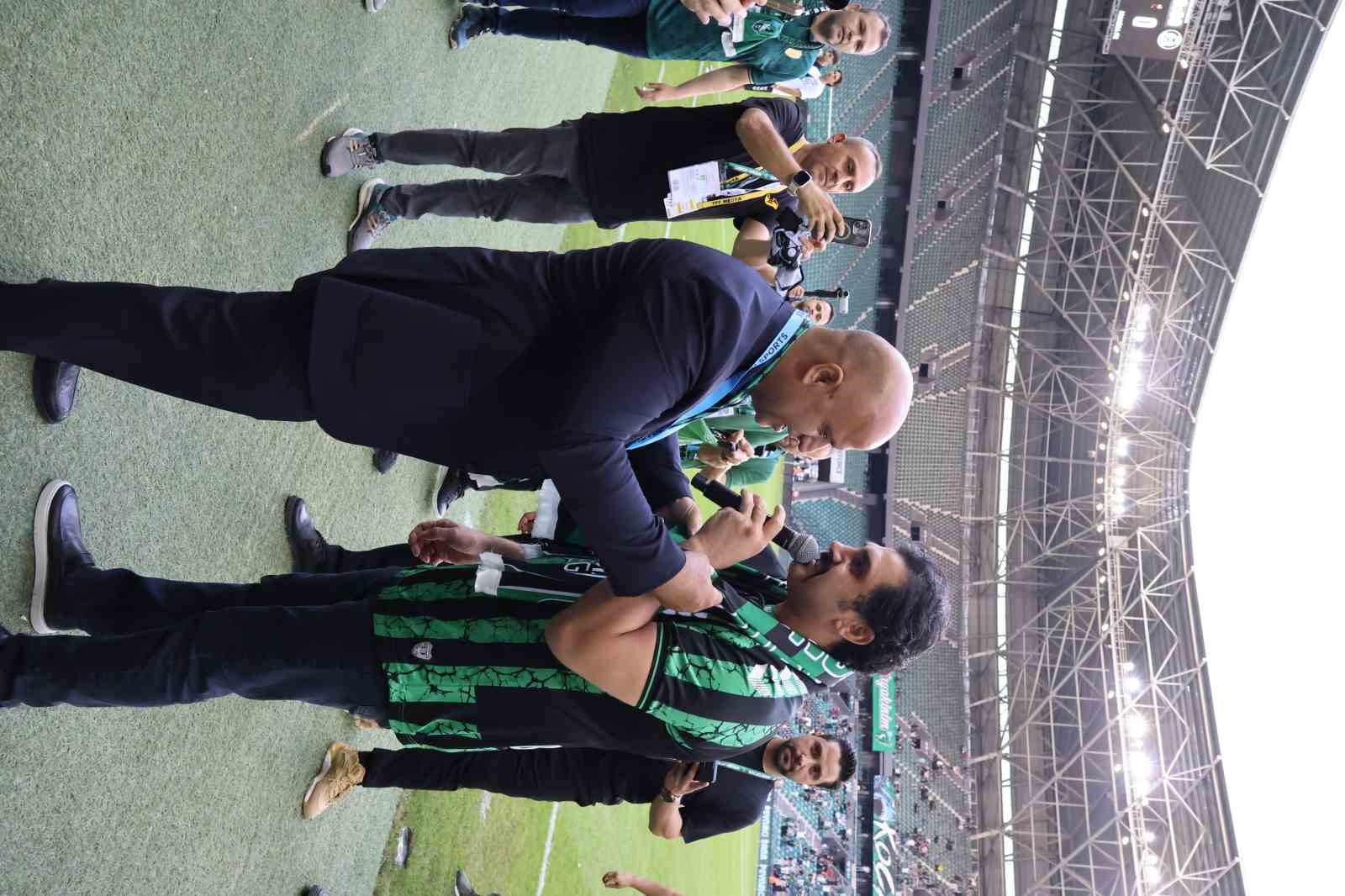 Şarkıcı Bayhan’dan Kocaelispor camiasına jest
