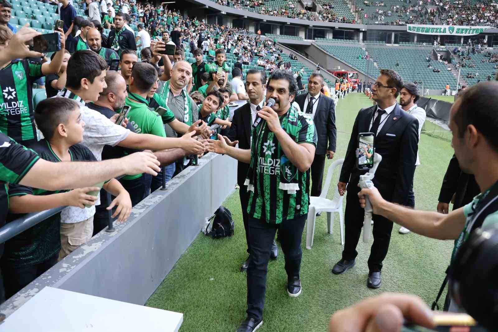 Şarkıcı Bayhan’dan Kocaelispor camiasına jest
