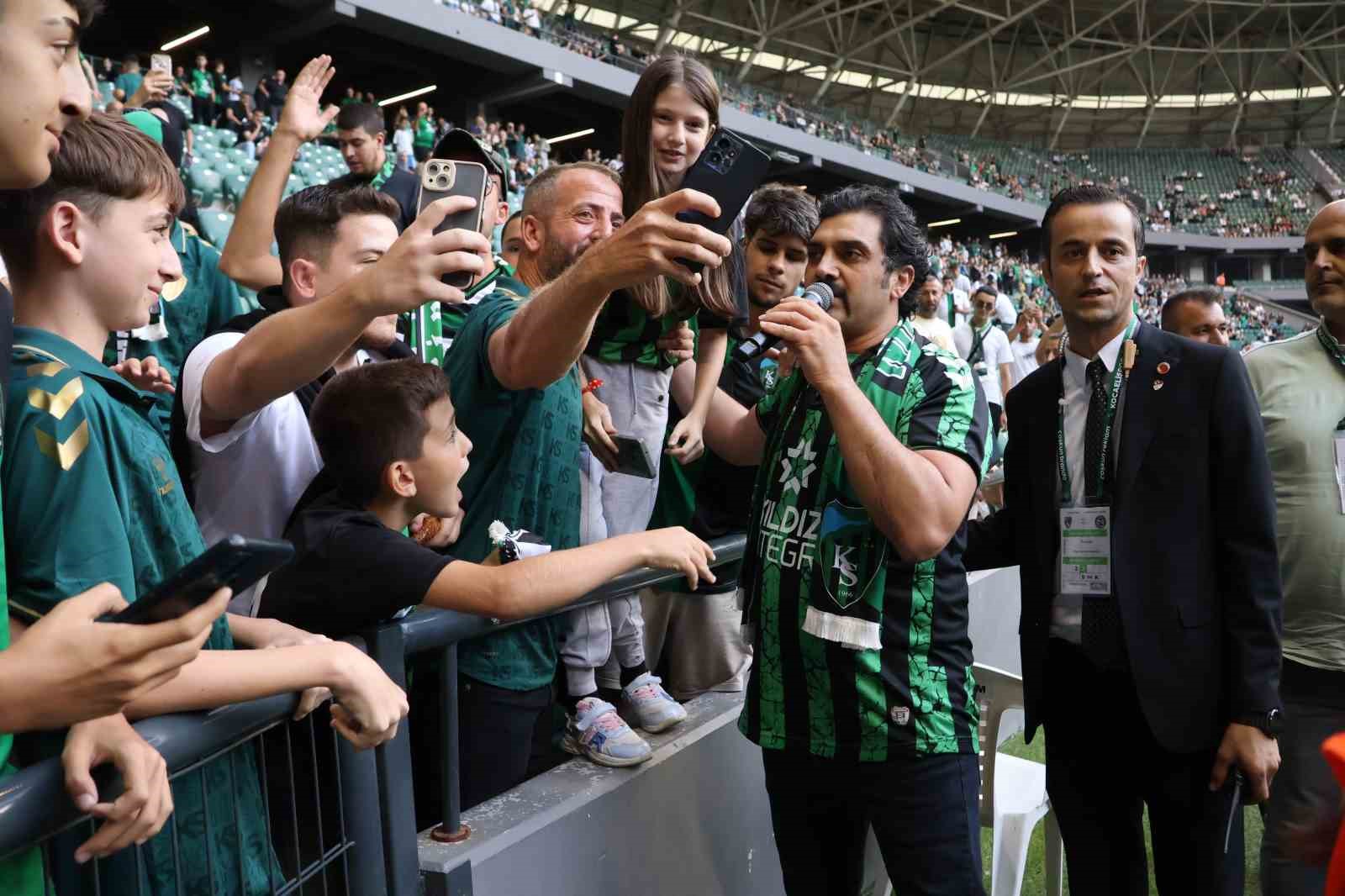 Şarkıcı Bayhan’dan Kocaelispor camiasına jest
