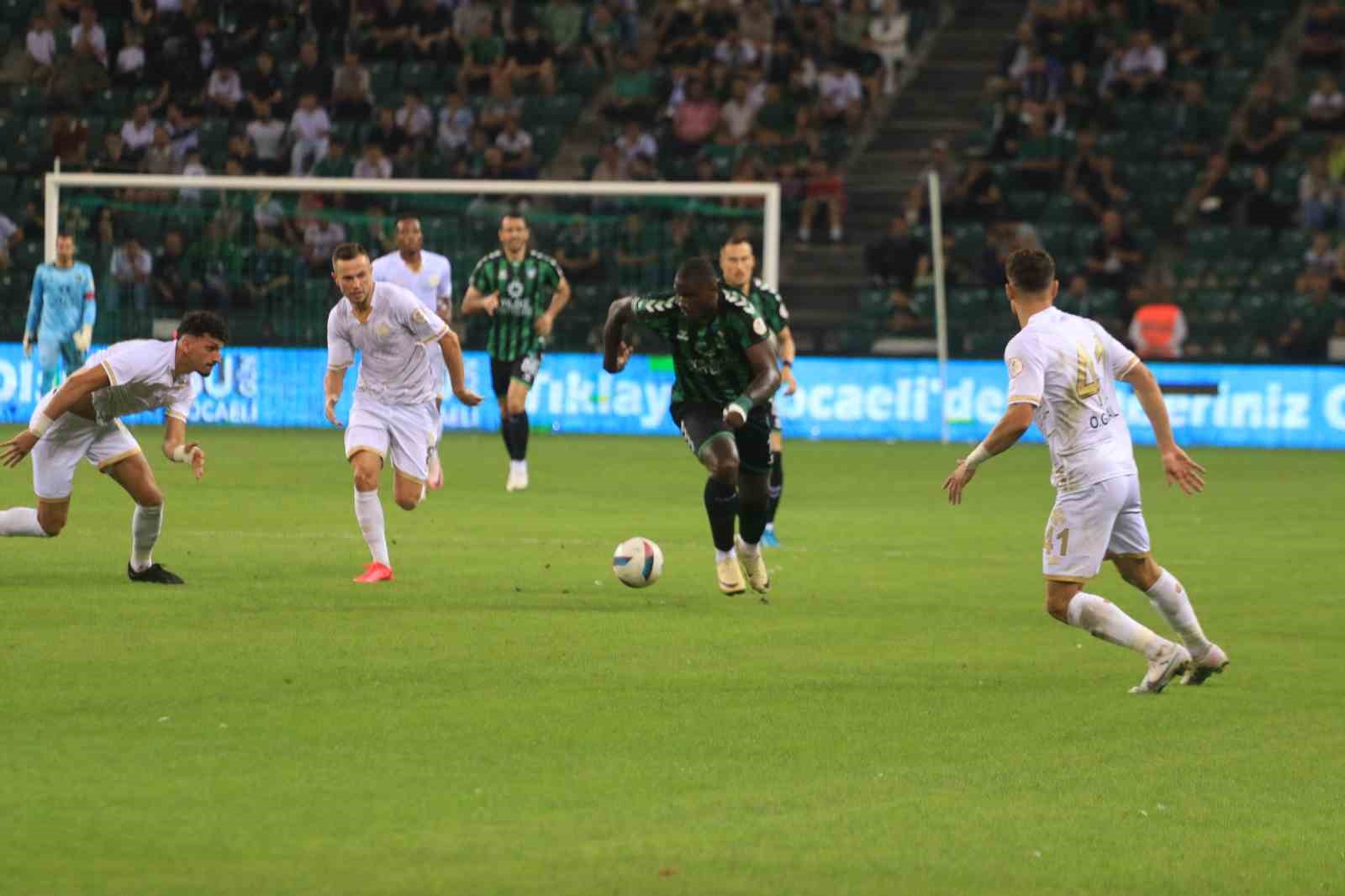 Trendyol 1. Lig: Kocaelispor: 1  - Manisa FK: 2
