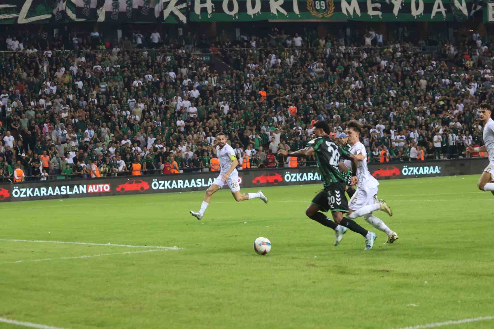 Trendyol 1. Lig: Kocaelispor: 1  - Manisa FK: 2
