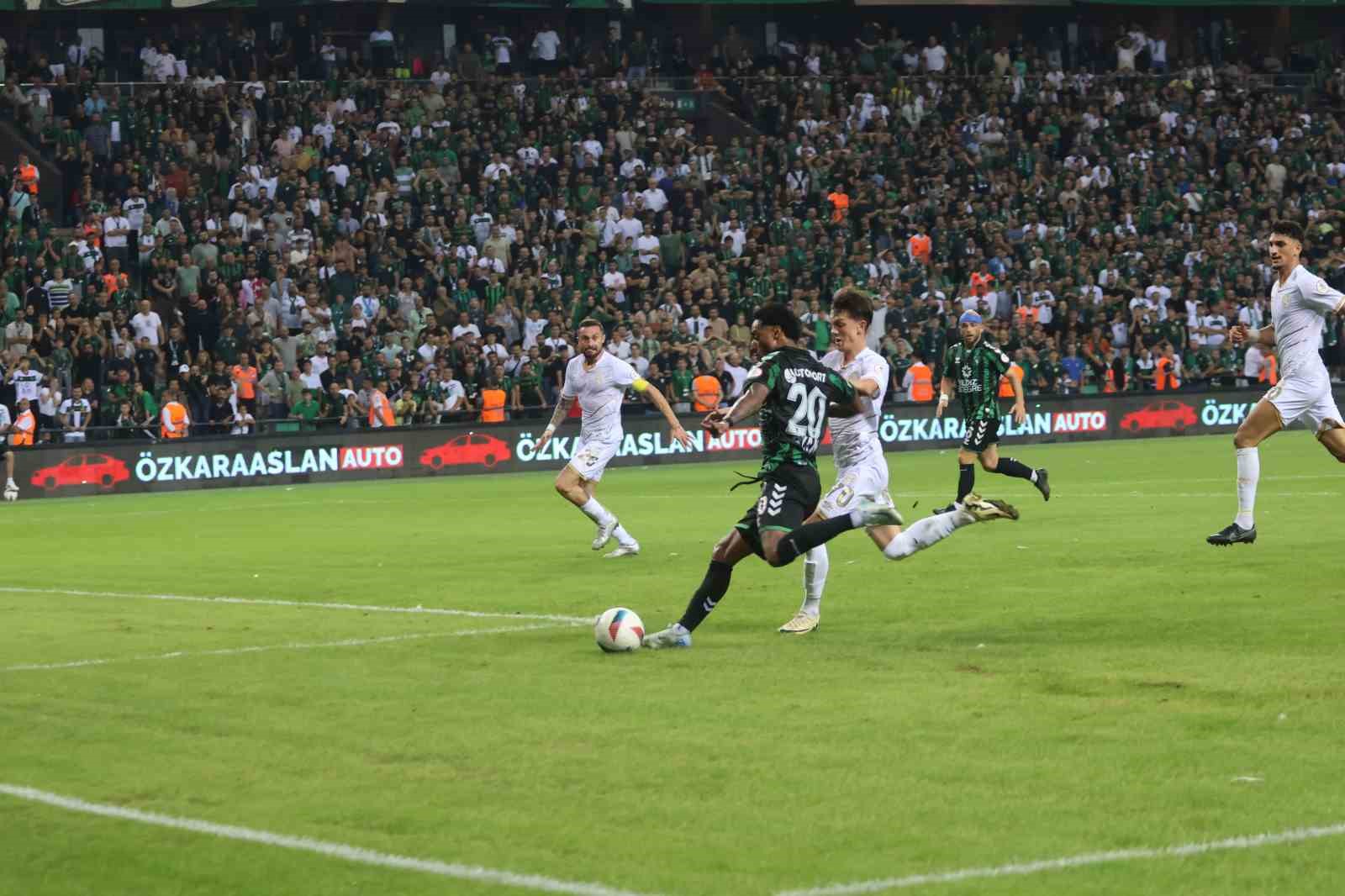 Trendyol 1. Lig: Kocaelispor: 1  - Manisa FK: 2
