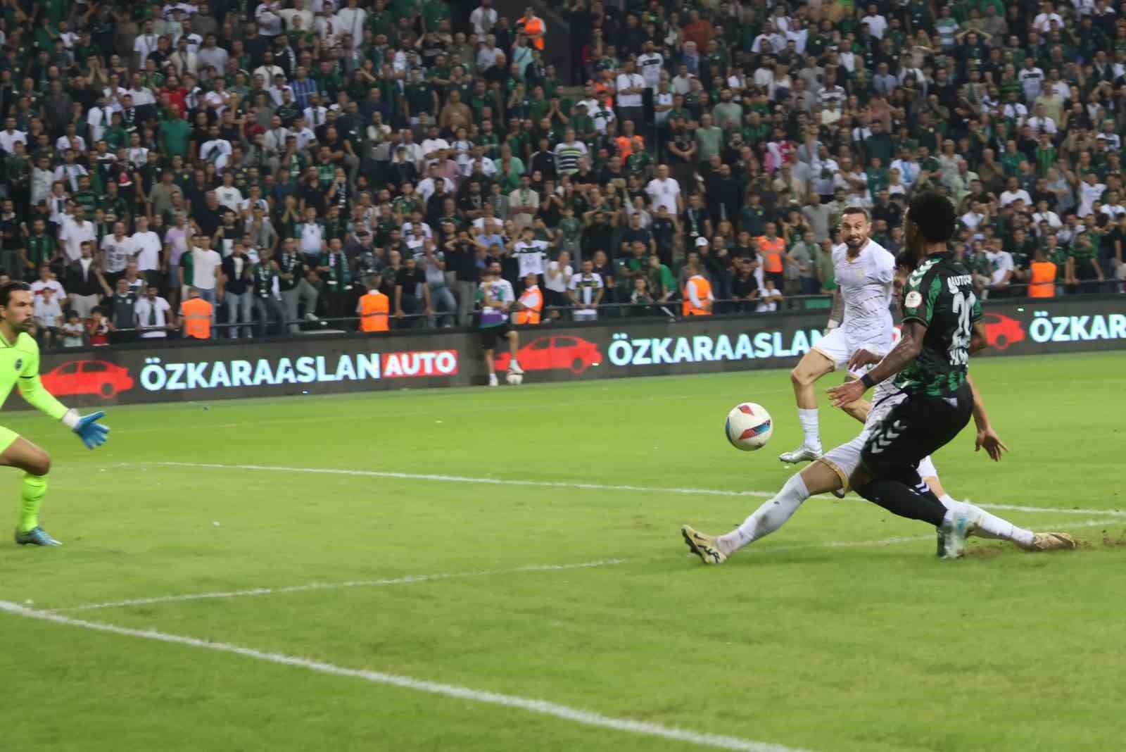 Trendyol 1. Lig: Kocaelispor: 1  - Manisa FK: 2
