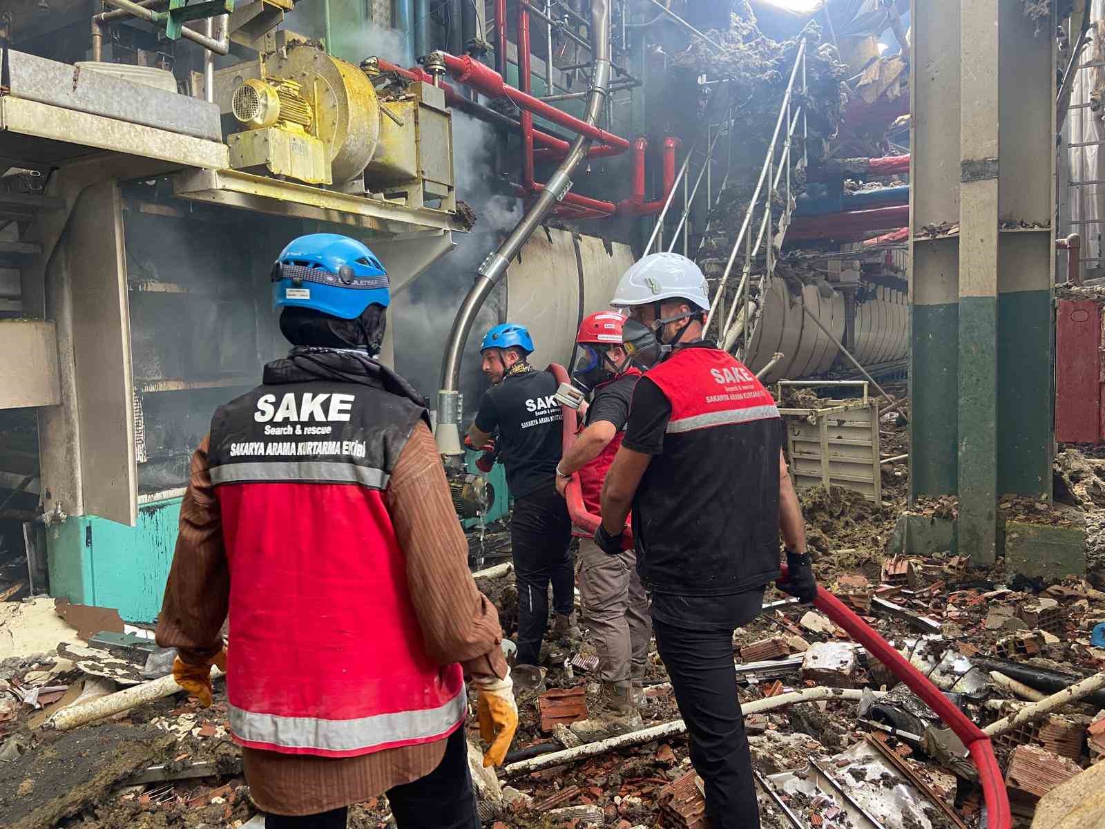 Cephanelik gibi patlayan fabrikanın içinden yeni görüntüler: Adeta savaş alanına dönmüş
