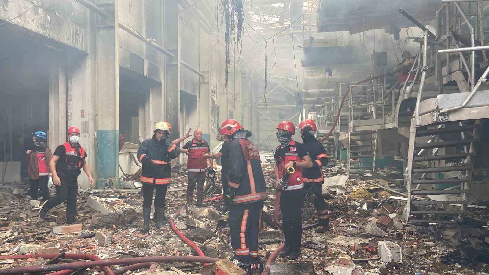 Cephanelik gibi patlayan fabrikanın içinden yeni görüntüler: Adeta savaş alanına dönmüş
