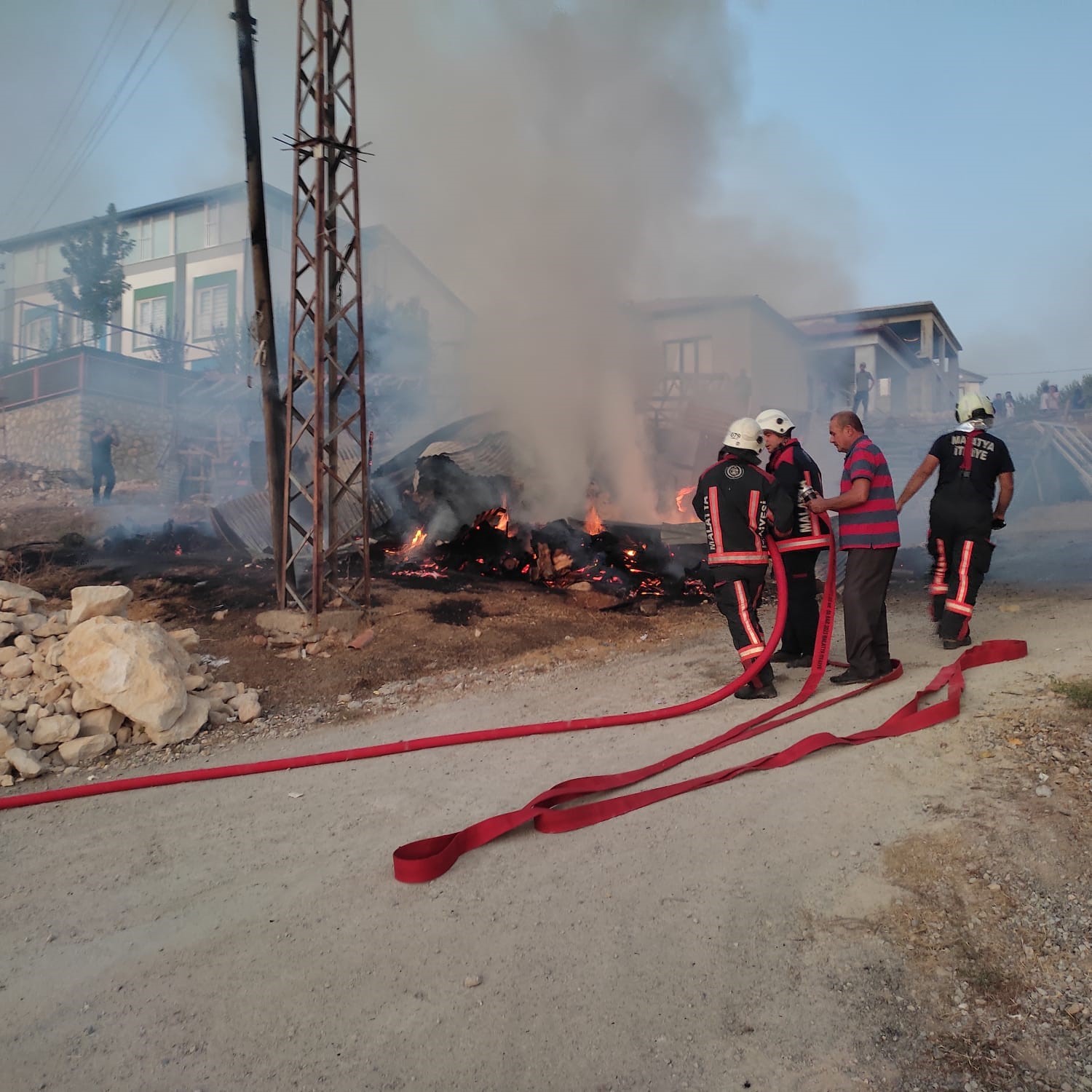 Malatya’da korkutan müştemilat yangını
