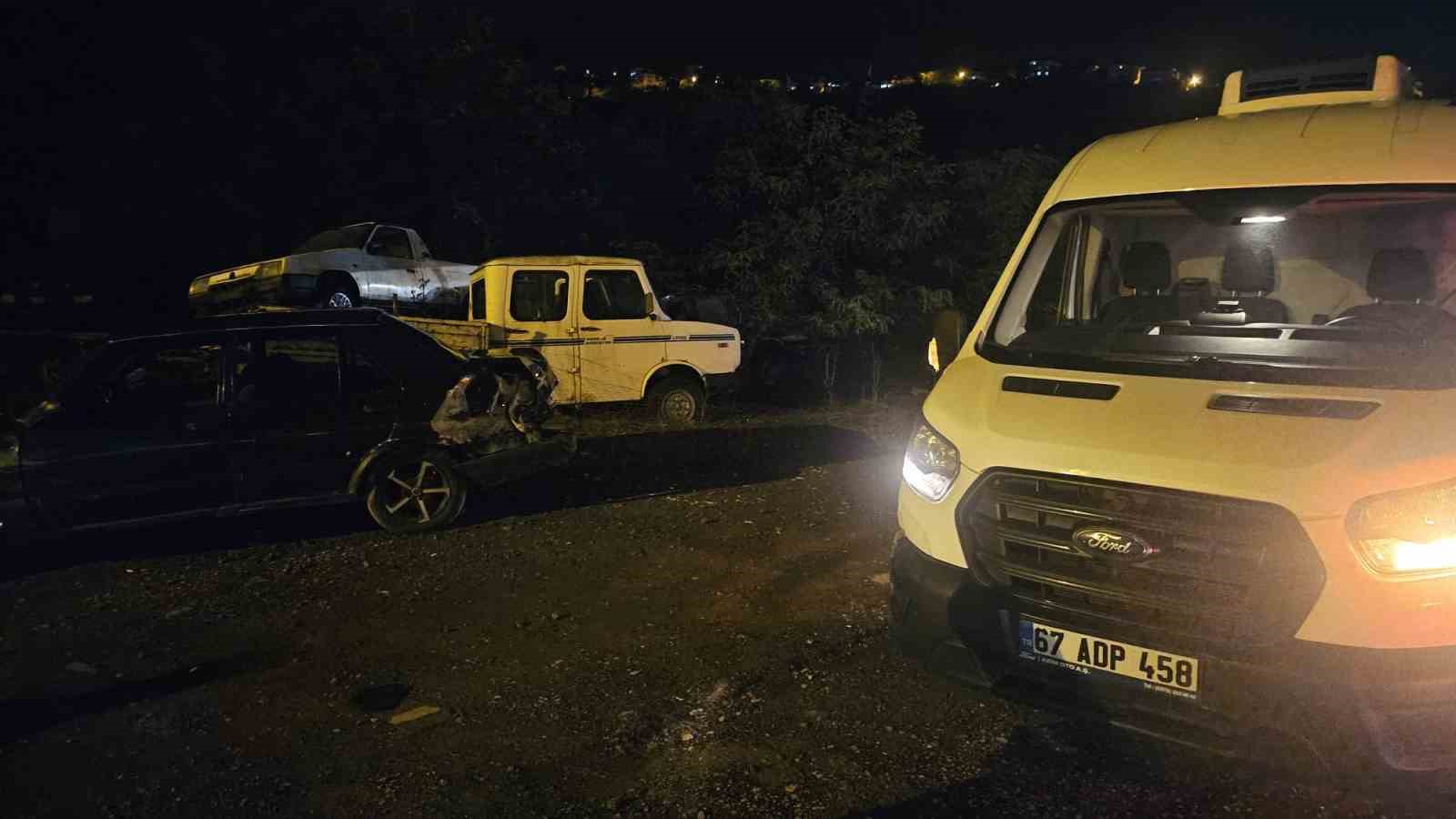 Zonguldak’ta yağışlı havada iki araç çarpıştı: 2 yaralı
