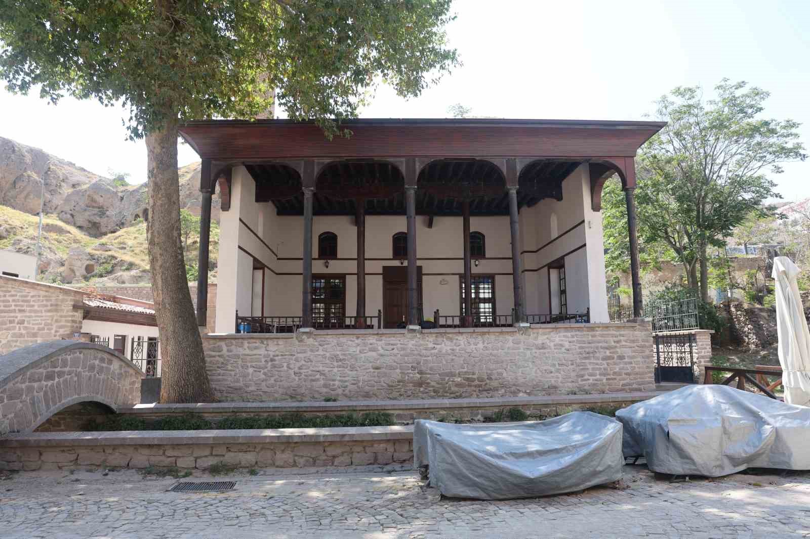 Osmanlı döneminden kalan tarihi yapı: Çay Camii
