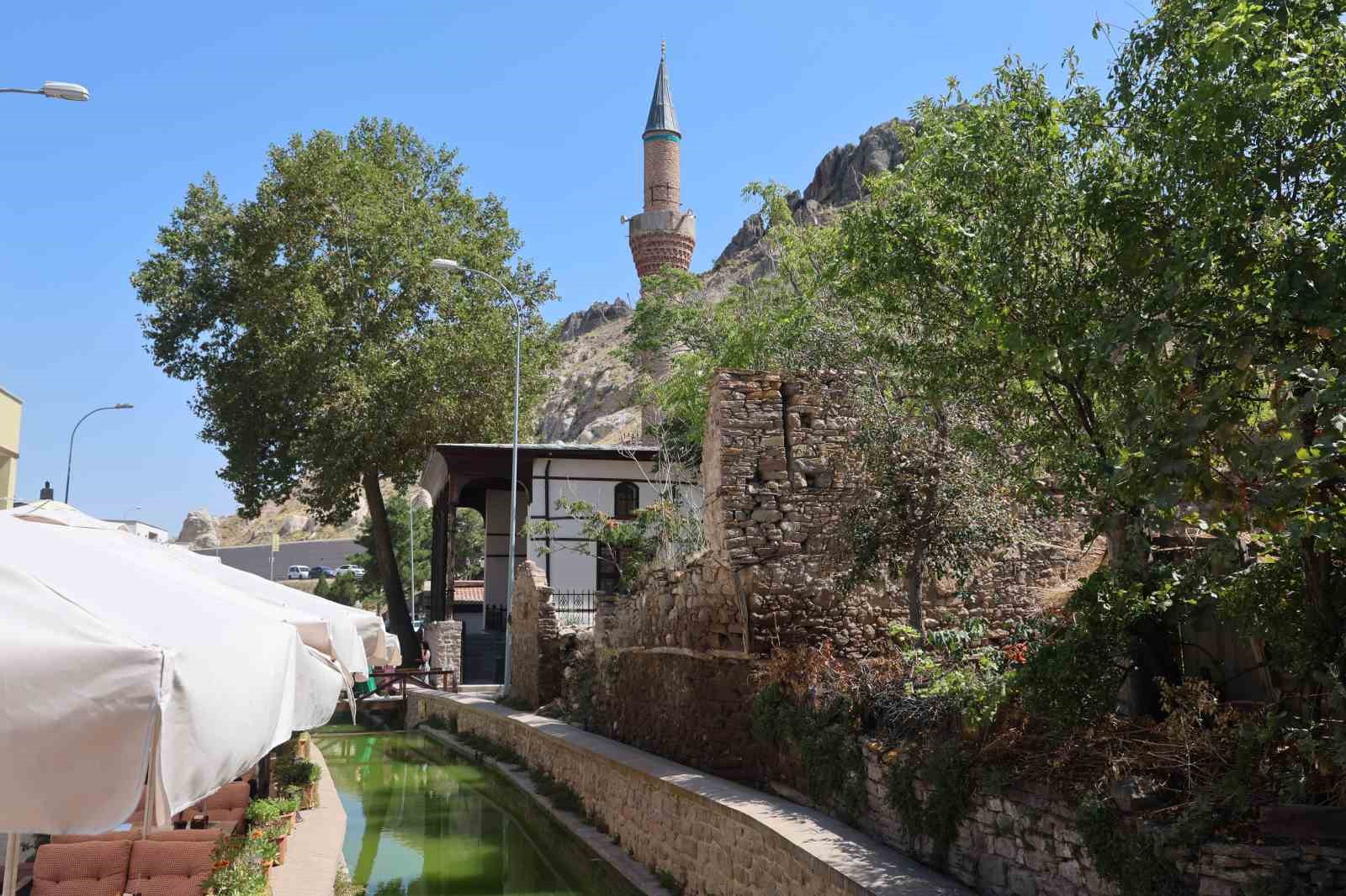 Osmanlı döneminden kalan tarihi yapı: Çay Camii
