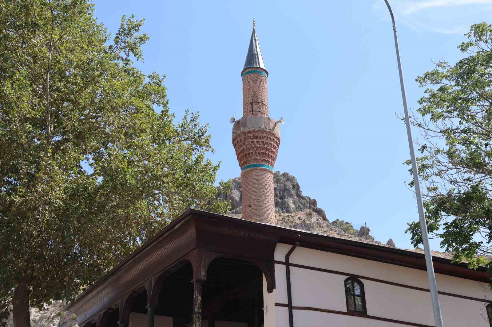 Osmanlı döneminden kalan tarihi yapı: Çay Camii
