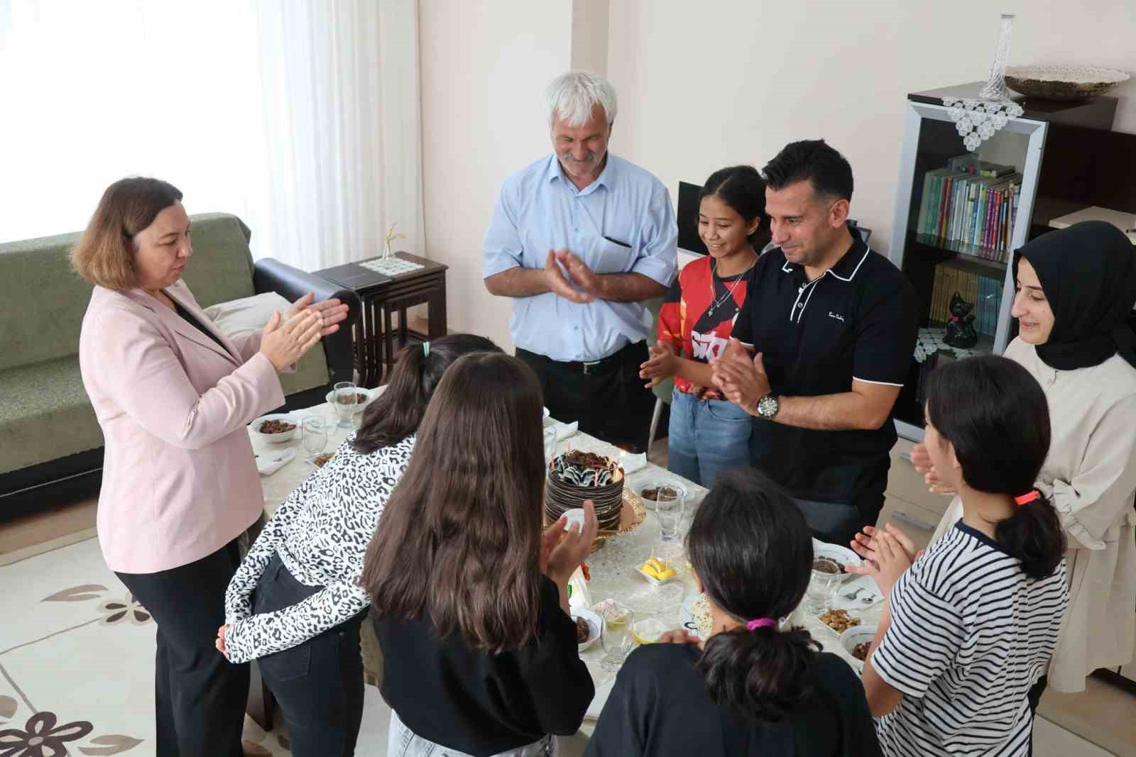 Devlet Korumasındaki çocuklara doğum günü sürprizi
