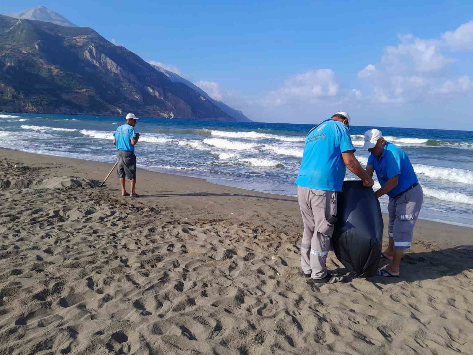 Hatay’ın 158 kilometrelik sahil şeridinde hummalı temizlik
