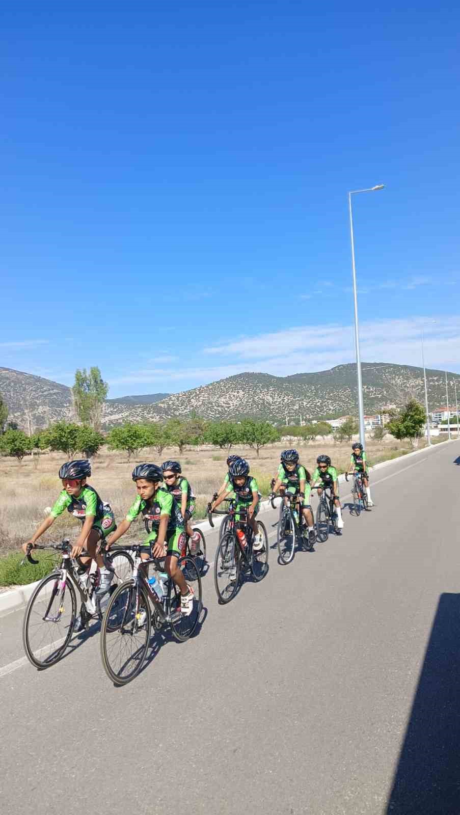 Akhisarlı kızlar Türkiye şampiyonu
