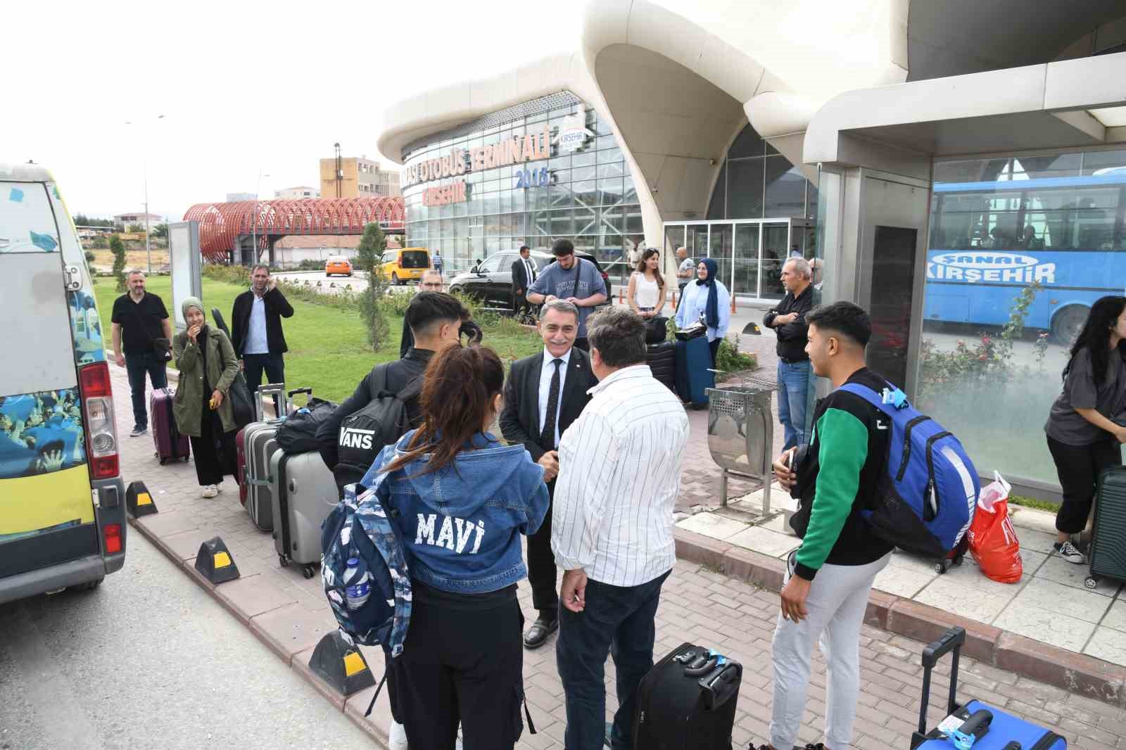 Rektör Karahocagil, öğrenci karşılama stantlarını ziyaret etti
