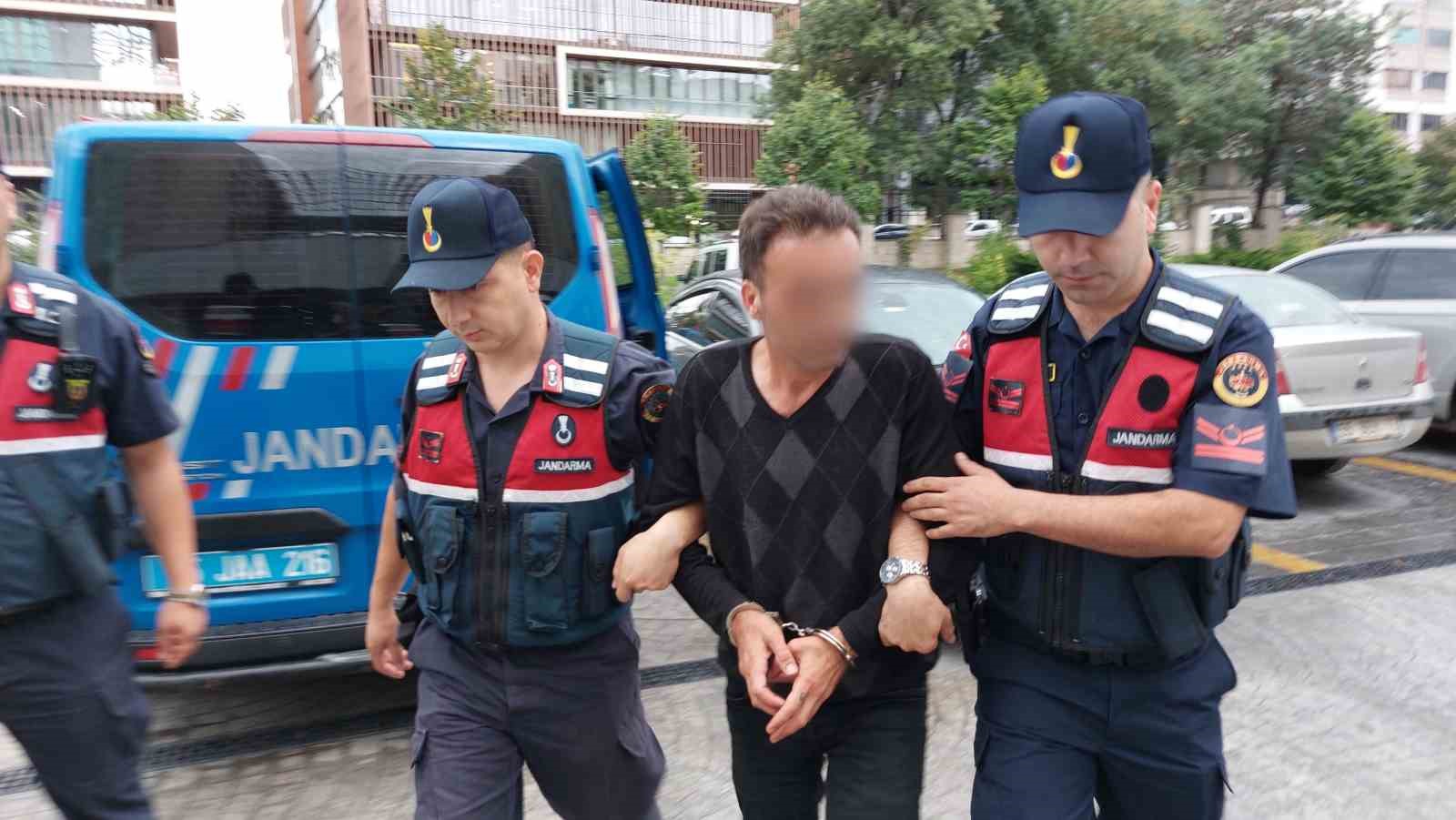 Samsun’da 15  yıl hapis cezasıyla 3 yıldır aranan şahıs 10 kilo kubar esrarla yakalandı
