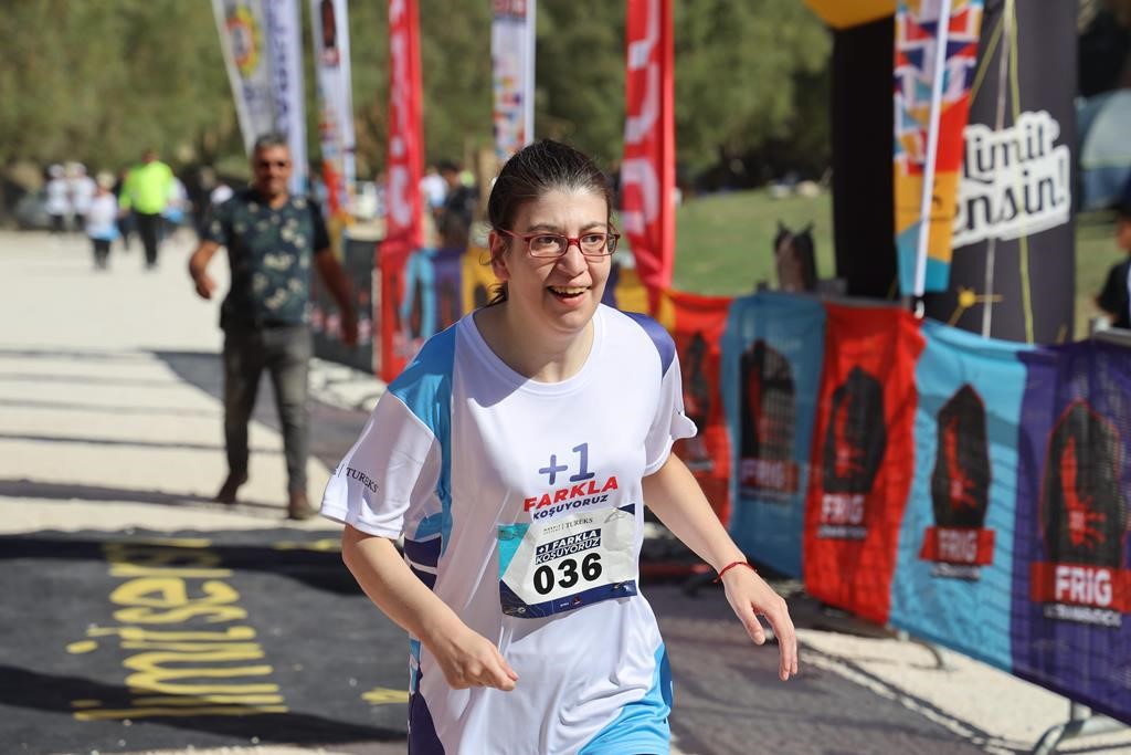 Özel sporcular Frig Maratonu’nda koştu
