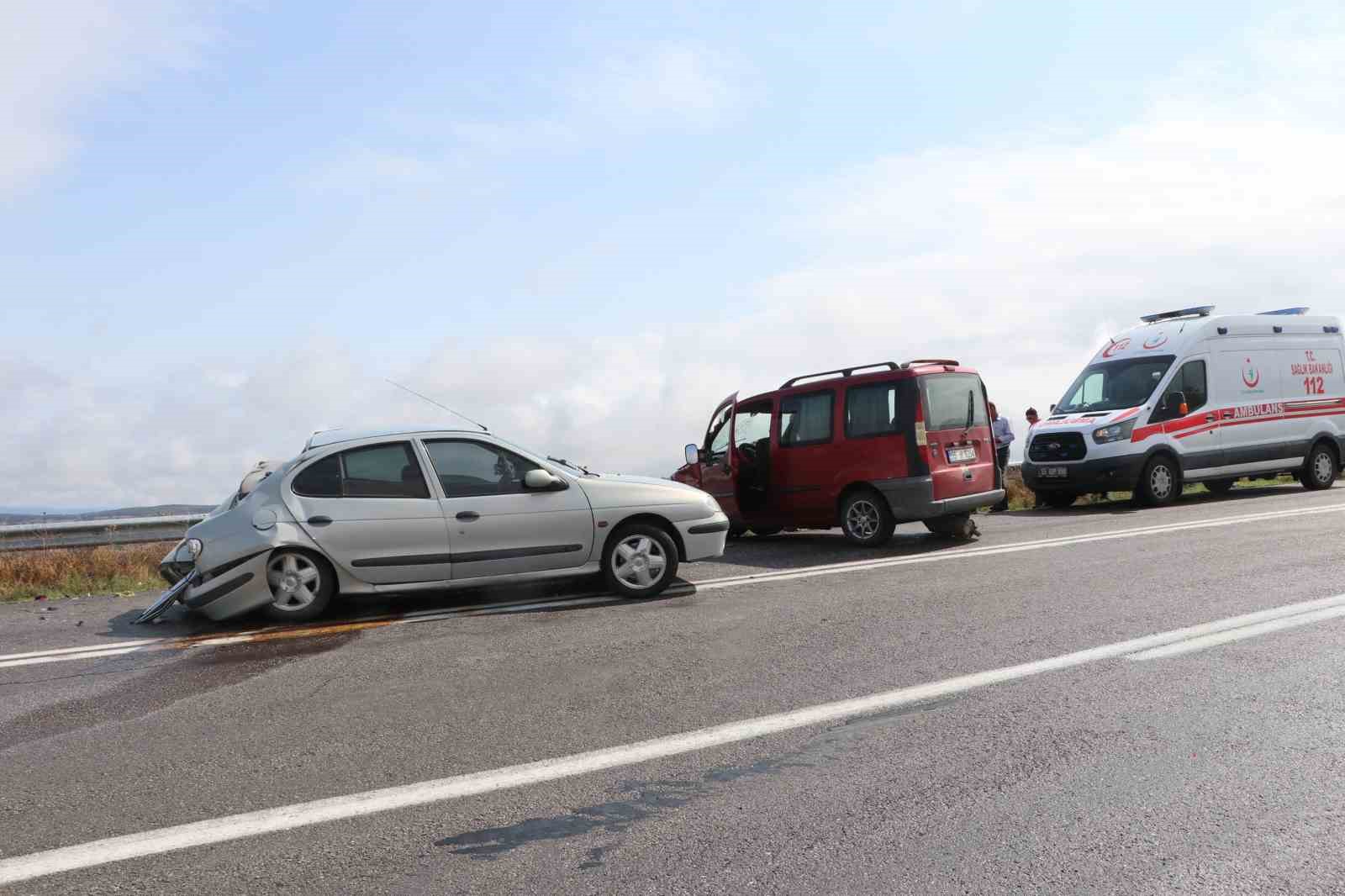 Samsun’da hafif ticari araç ile otomobil çarpıştı: 4 yaralı
