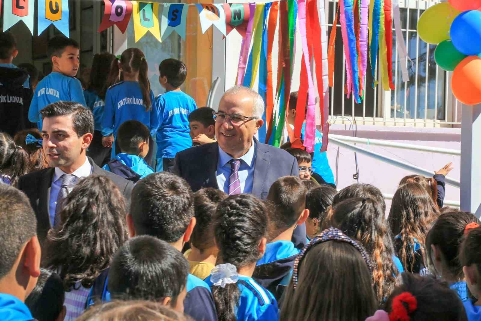 Başkan Arslan, Çamelili öğrencilerin yeni yıl coşkusuna ortak oldu
