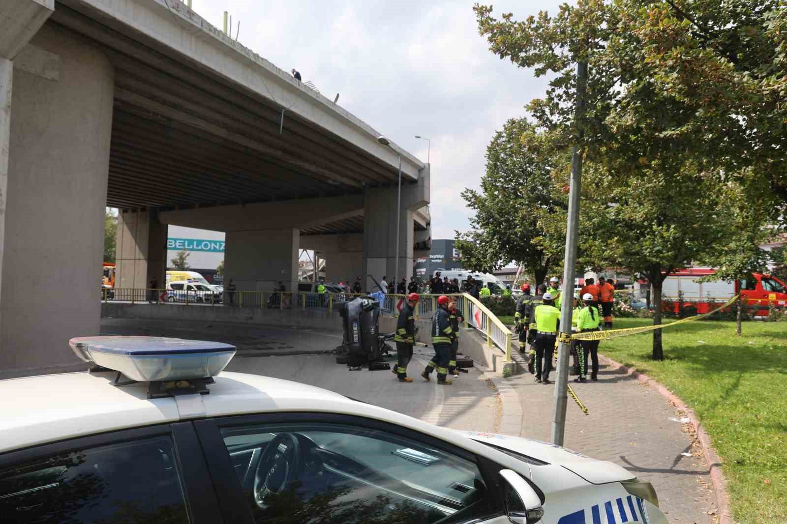 Konya’da üst geçitten aşağıya düşen otomobil sürücüsü genç kadın öldü
